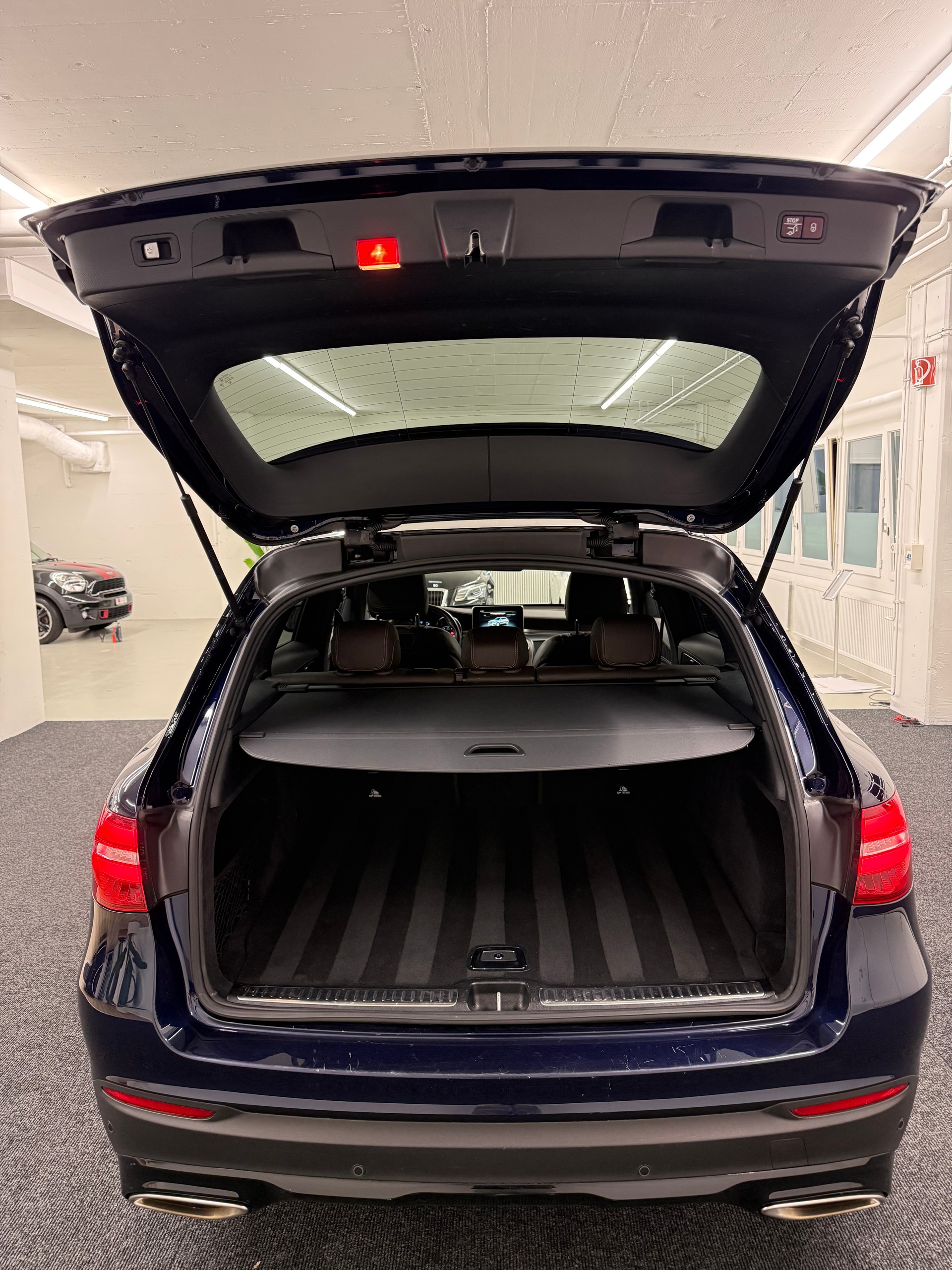 MERCEDES-BENZ GLC 300 4Matic AMG Line 9G-Tronic-image-5