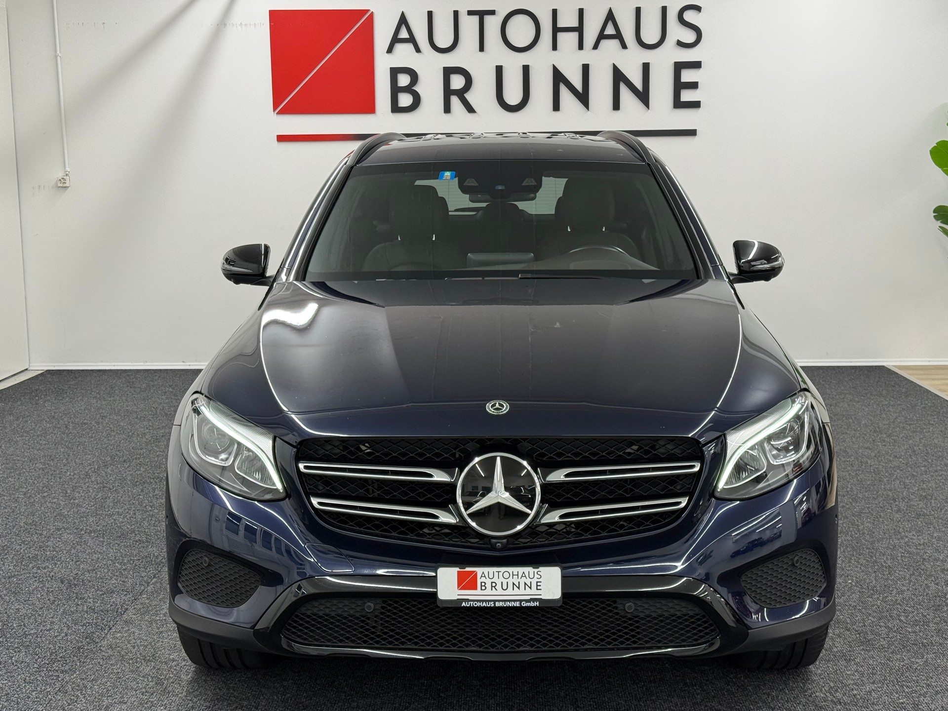MERCEDES-BENZ GLC 300 4Matic AMG Line 9G-Tronic-image-1