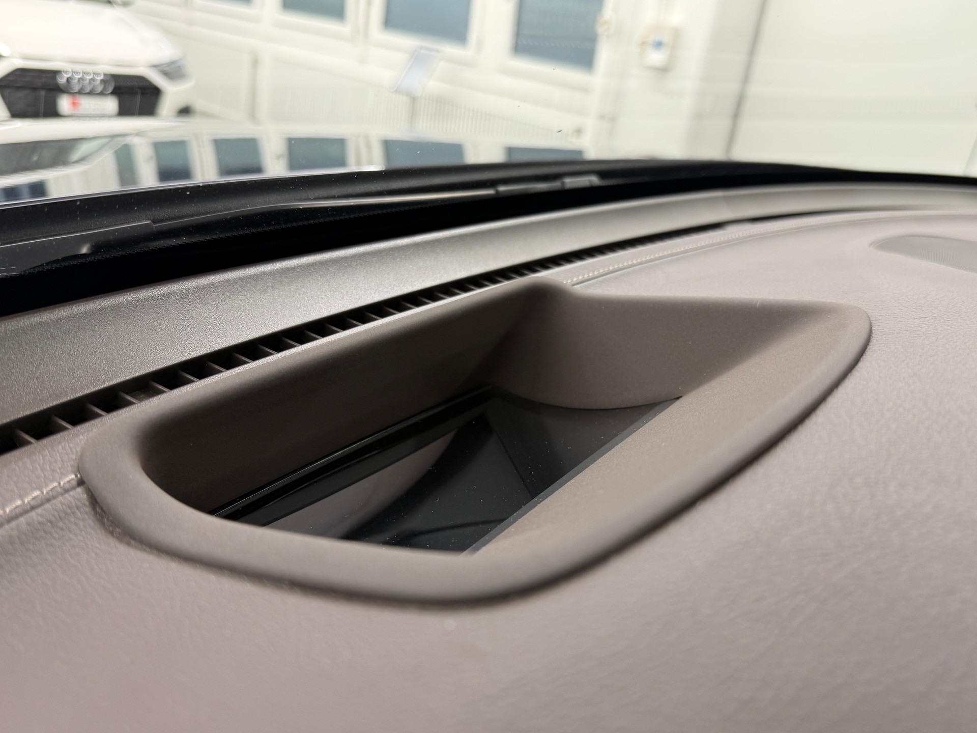 MERCEDES-BENZ GLC 300 4Matic AMG Line 9G-Tronic-image-23
