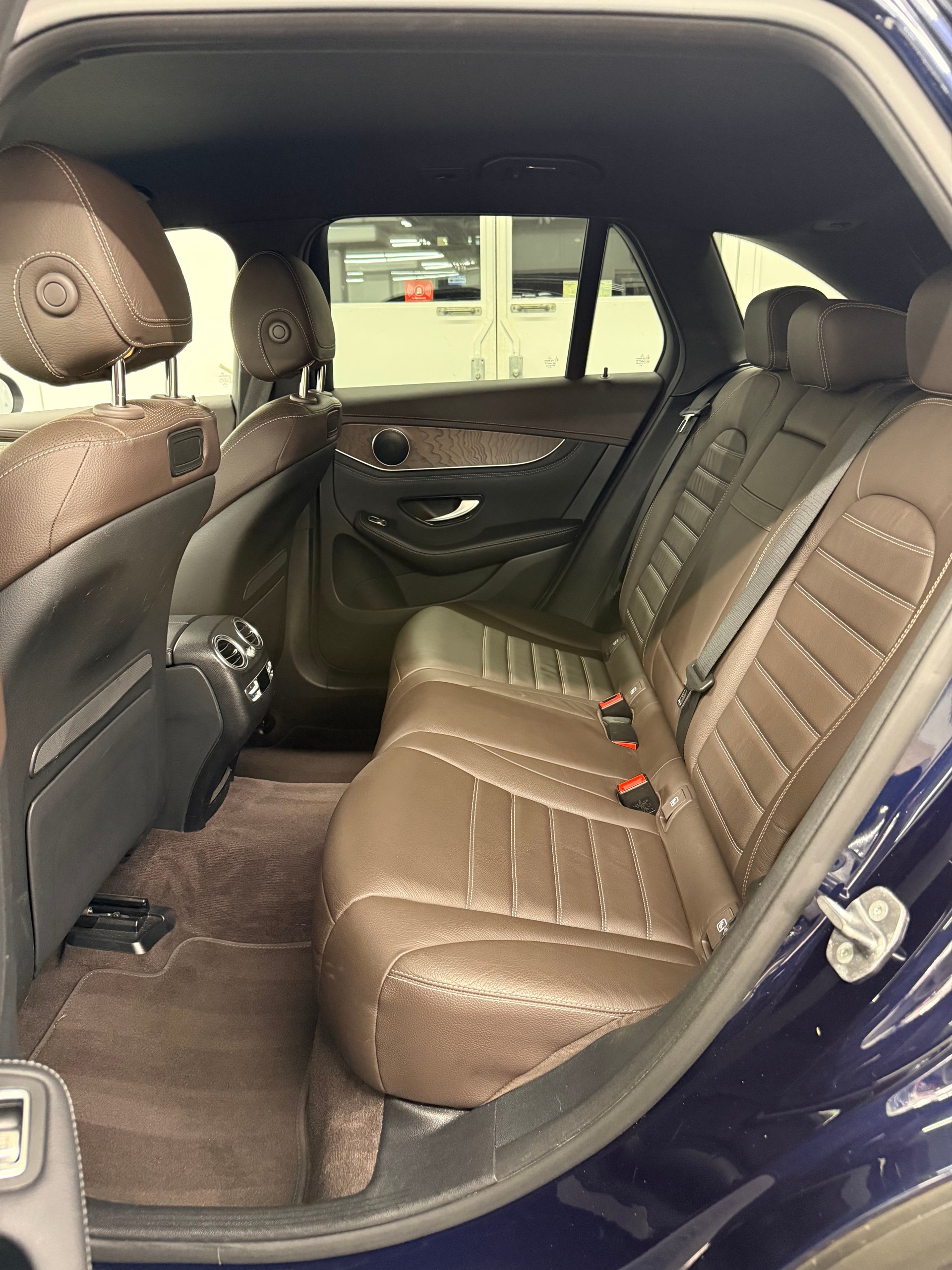 MERCEDES-BENZ GLC 300 4Matic AMG Line 9G-Tronic-image-21