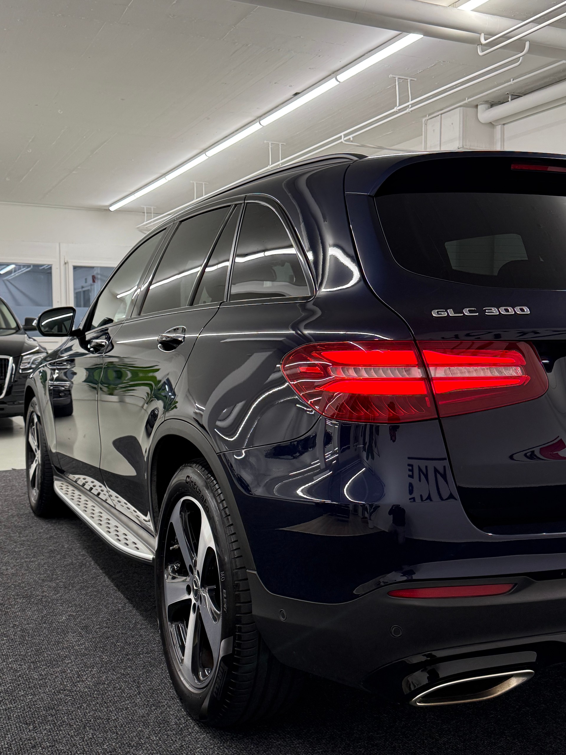 MERCEDES-BENZ GLC 300 4Matic AMG Line 9G-Tronic-image-7