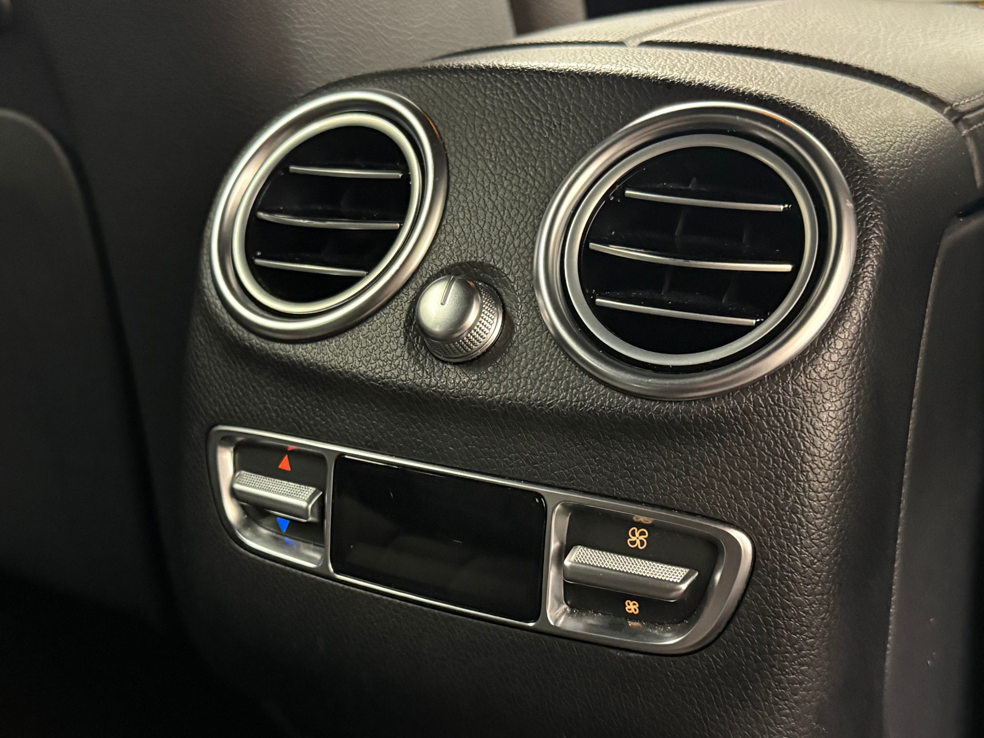 MERCEDES-BENZ GLC 300 4Matic AMG Line 9G-Tronic-image-19