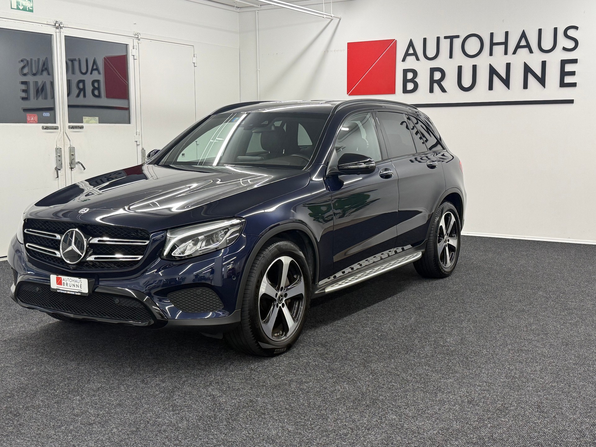MERCEDES-BENZ GLC 300 4Matic AMG Line 9G-Tronic-image-0