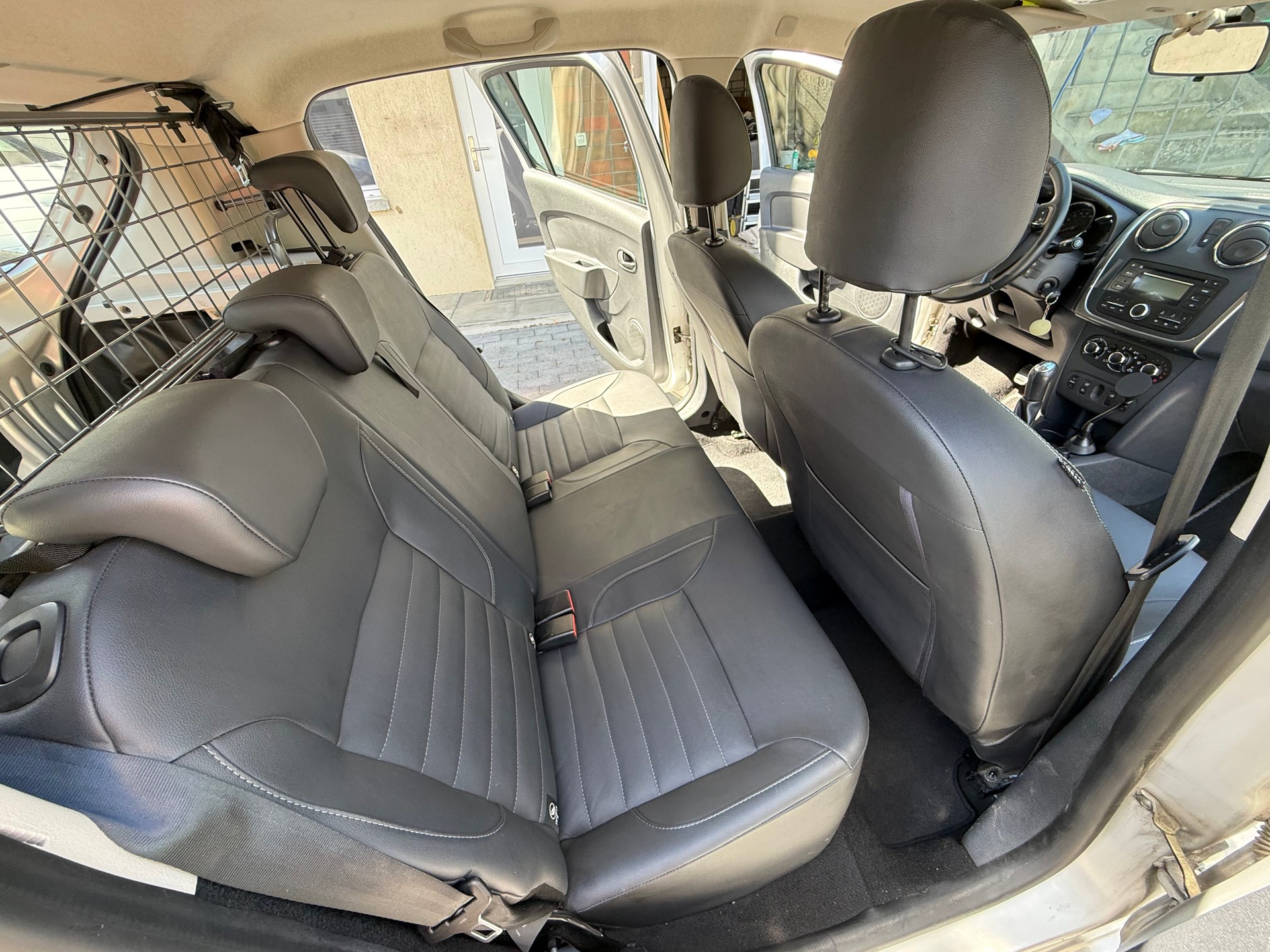 DACIA 1.5 dCi Lauréate S/S-image-8