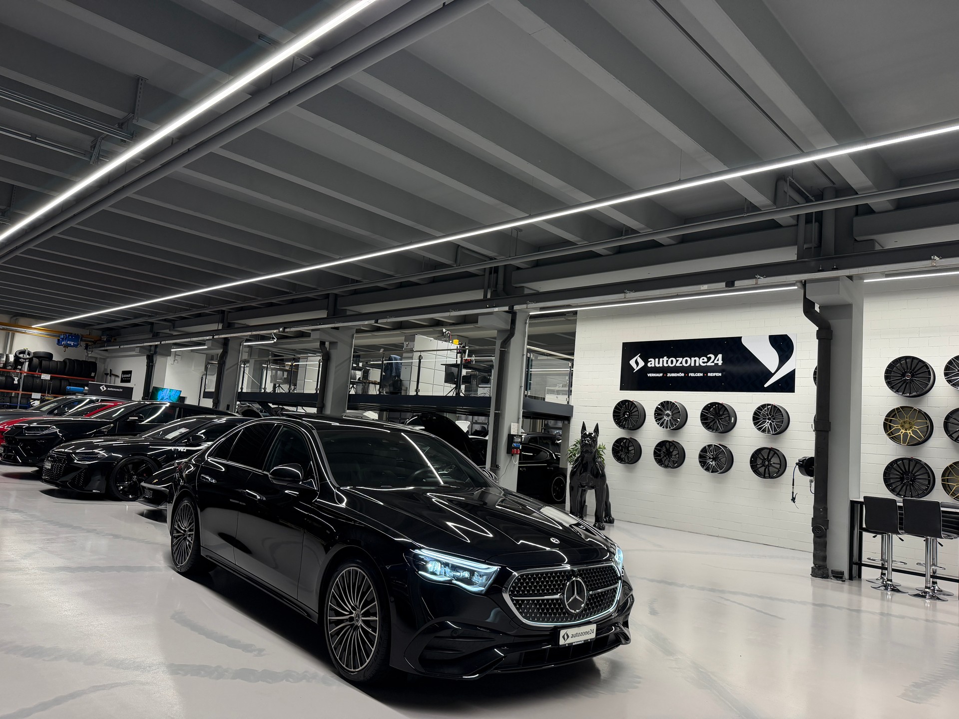 MERCEDES-BENZ E 220 d AMG Line 4matic *CH-Auto*Gratis Service*Werksgarantie MSI bis 18.12.2028*NP CHF 105'424*-image-6