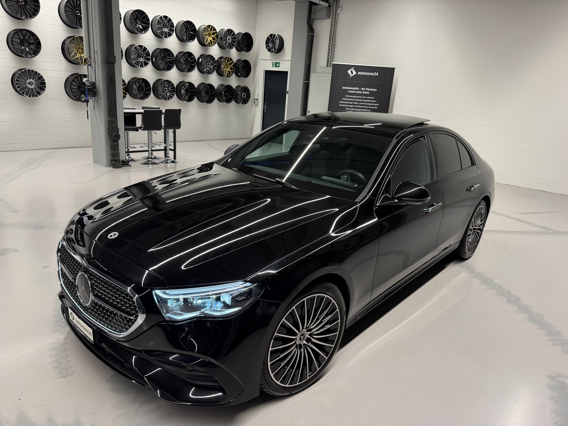 MERCEDES-BENZ E 220 d AMG Line 4matic *CH-Auto*Gratis Service*Werksgarantie MSI bis 18.12.2028*NP CHF 105'424*-image-10