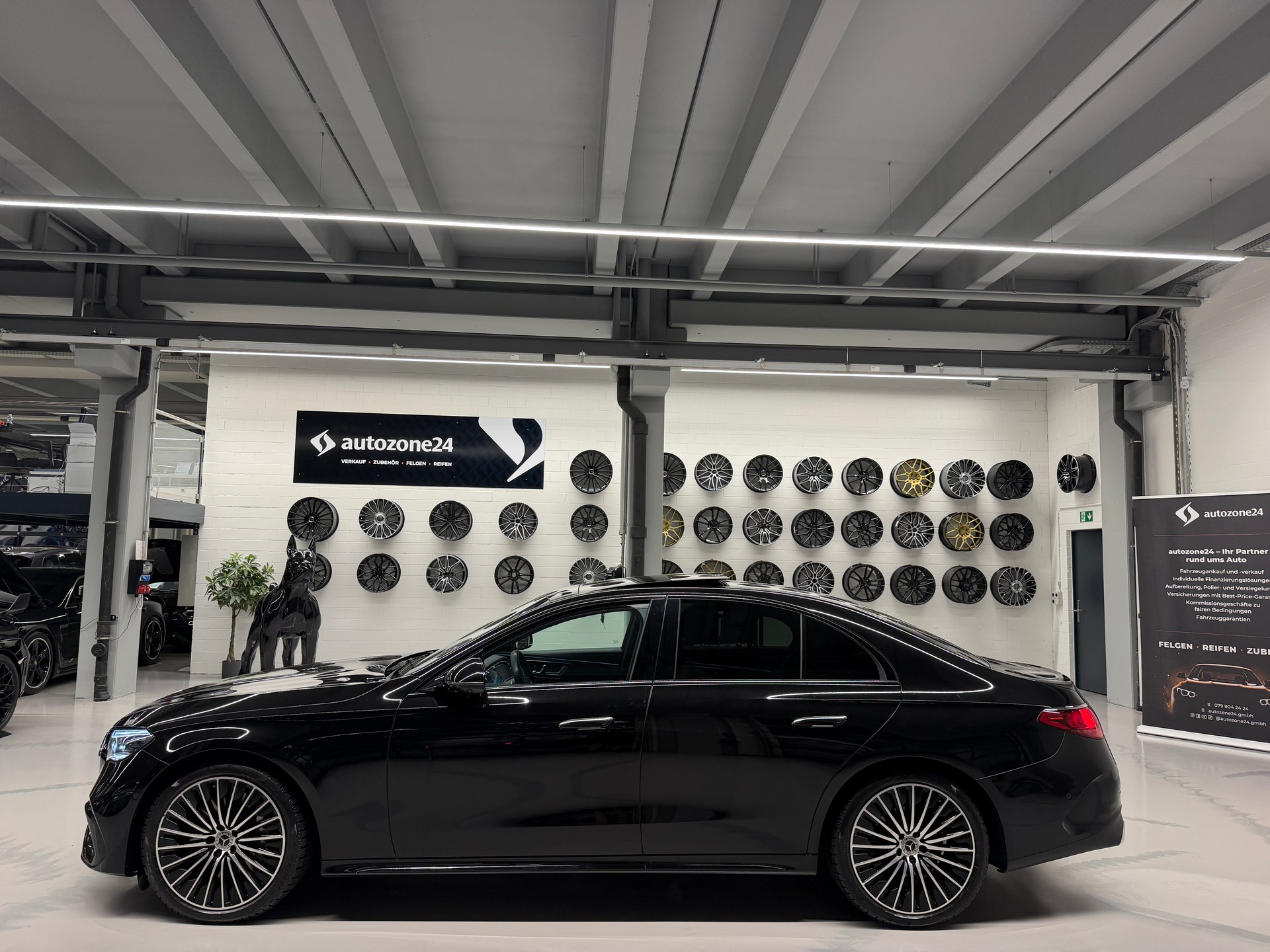 MERCEDES-BENZ E 220 d AMG Line 4matic *CH-Auto*Gratis Service*Werksgarantie MSI bis 18.12.2028*NP CHF 105'424*-image-7