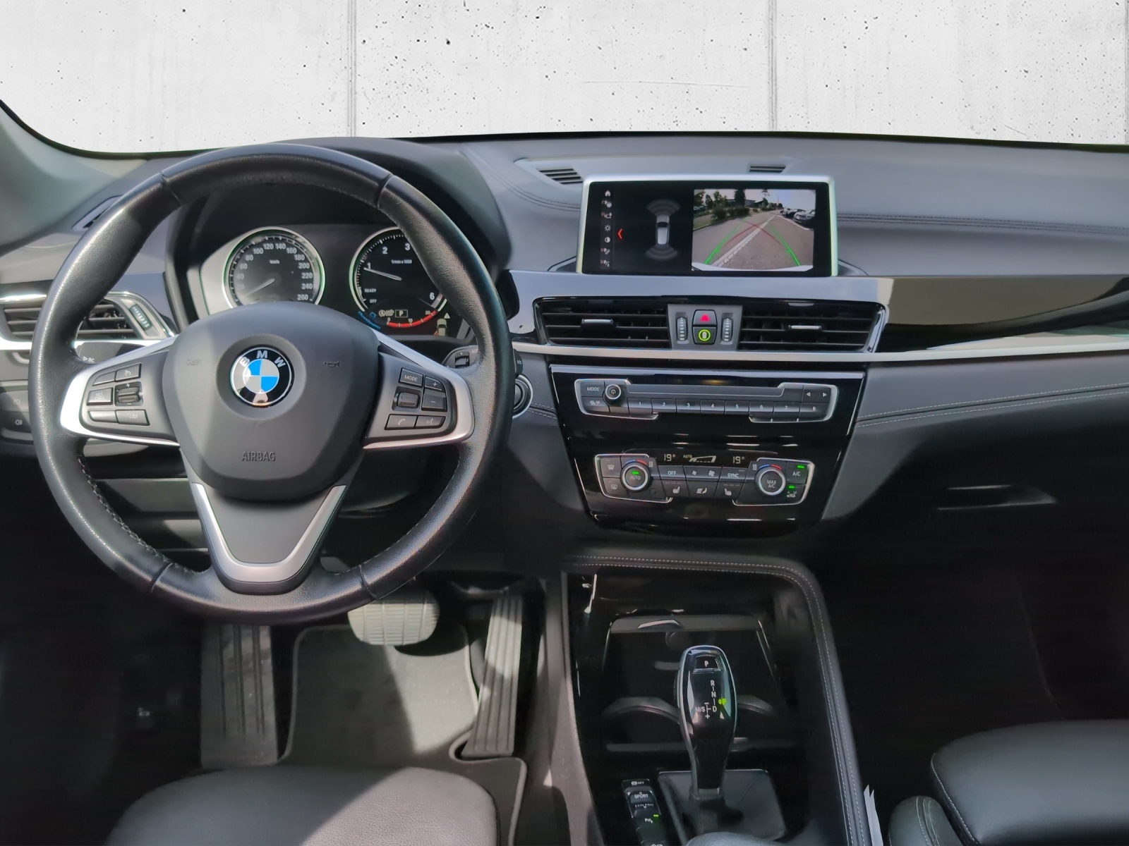 BMW X1 xDrive 18d Sport Line-image-14