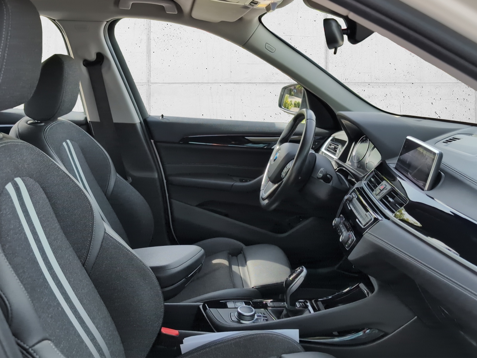 BMW X1 xDrive 18d Sport Line-image-16