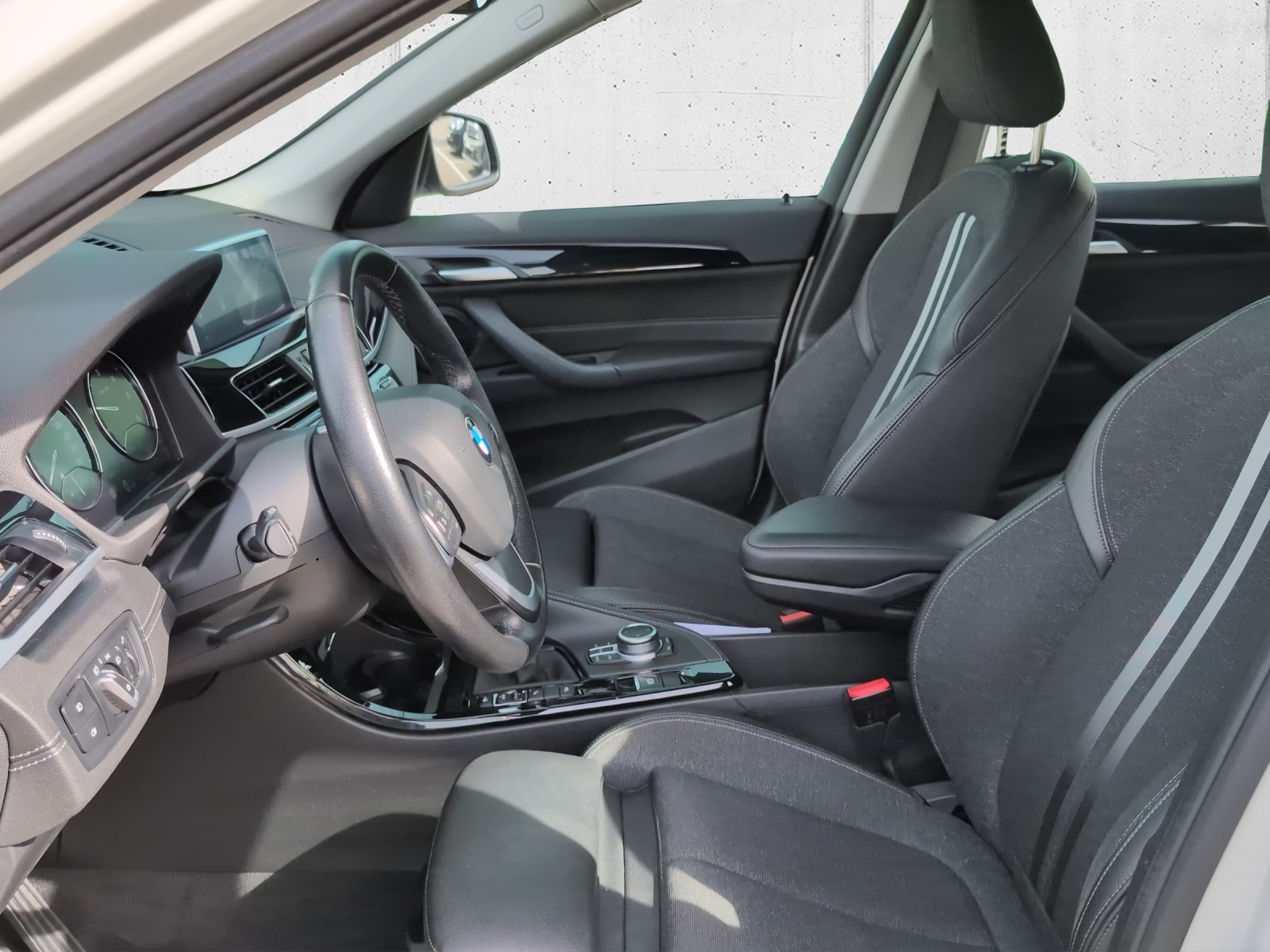 BMW X1 xDrive 18d Sport Line-image-9
