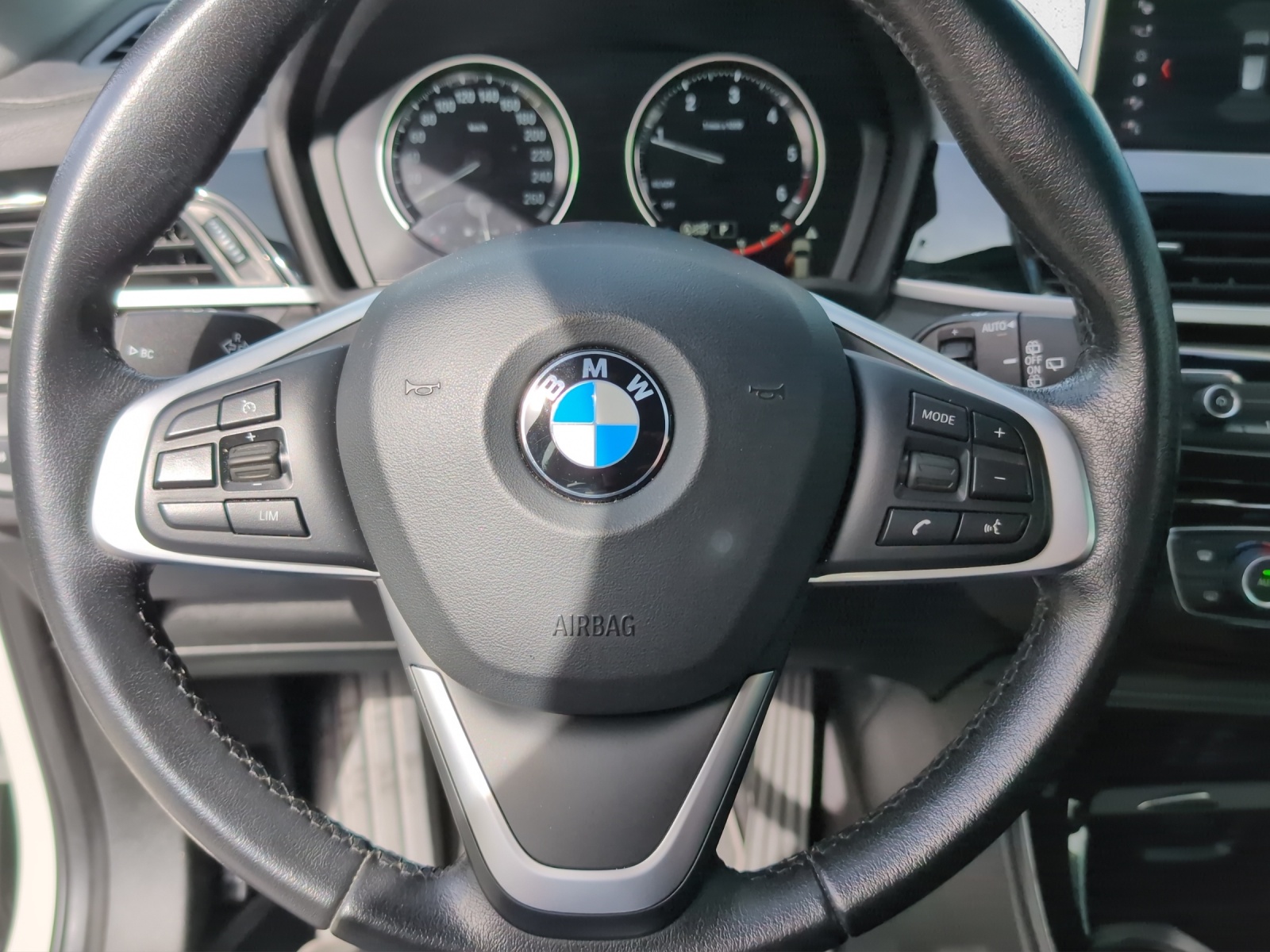 BMW X1 xDrive 18d Sport Line-image-10