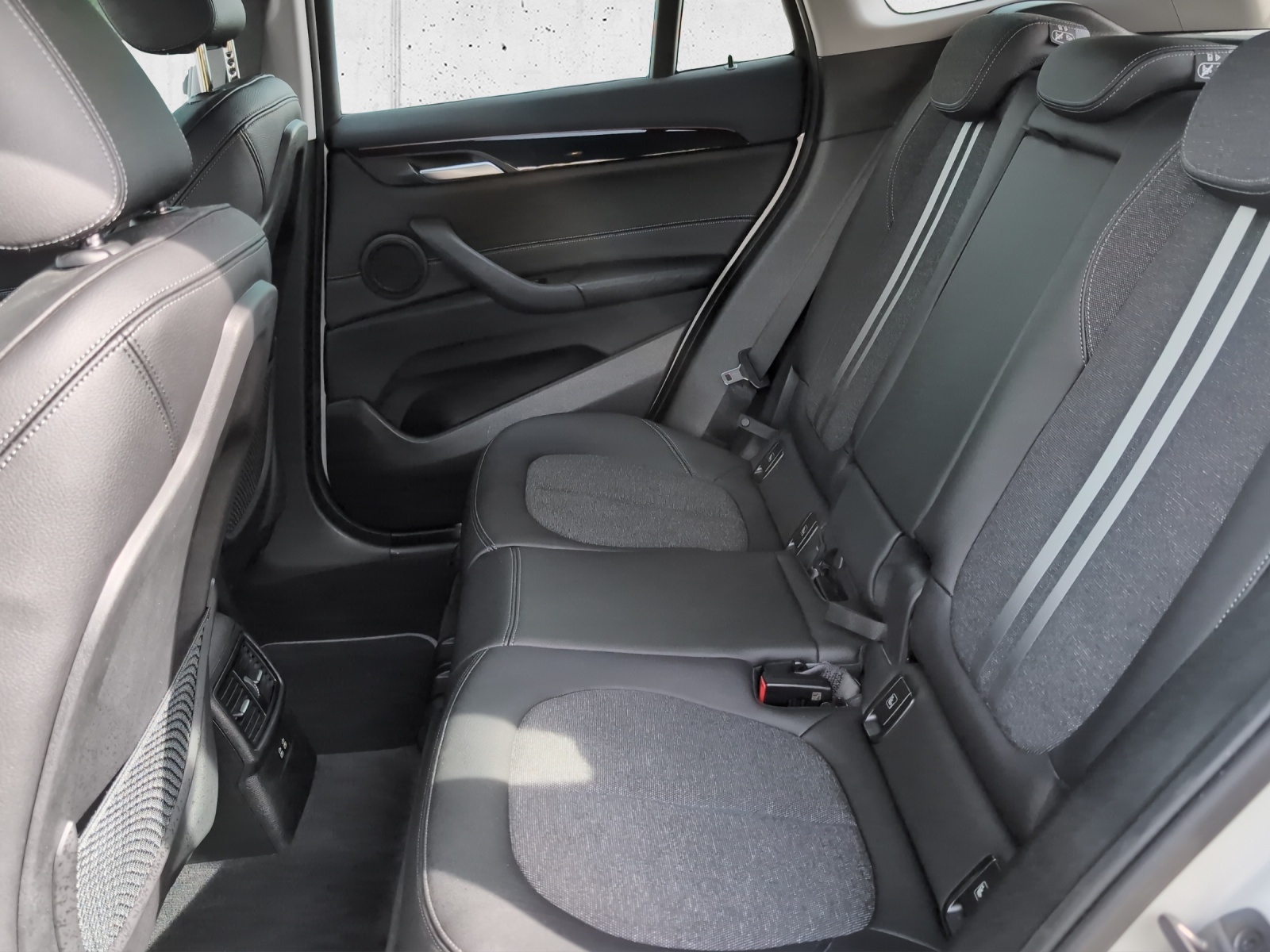 BMW X1 xDrive 18d Sport Line-image-13