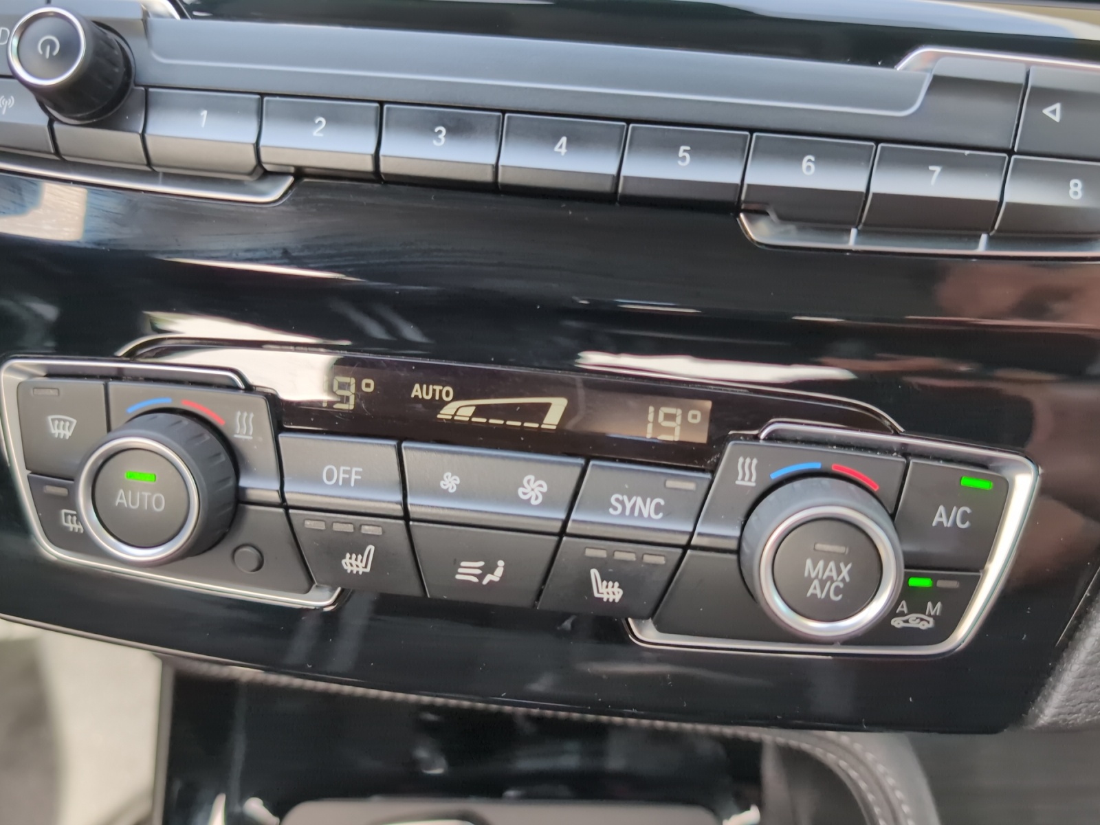 BMW X1 xDrive 18d Sport Line-image-19