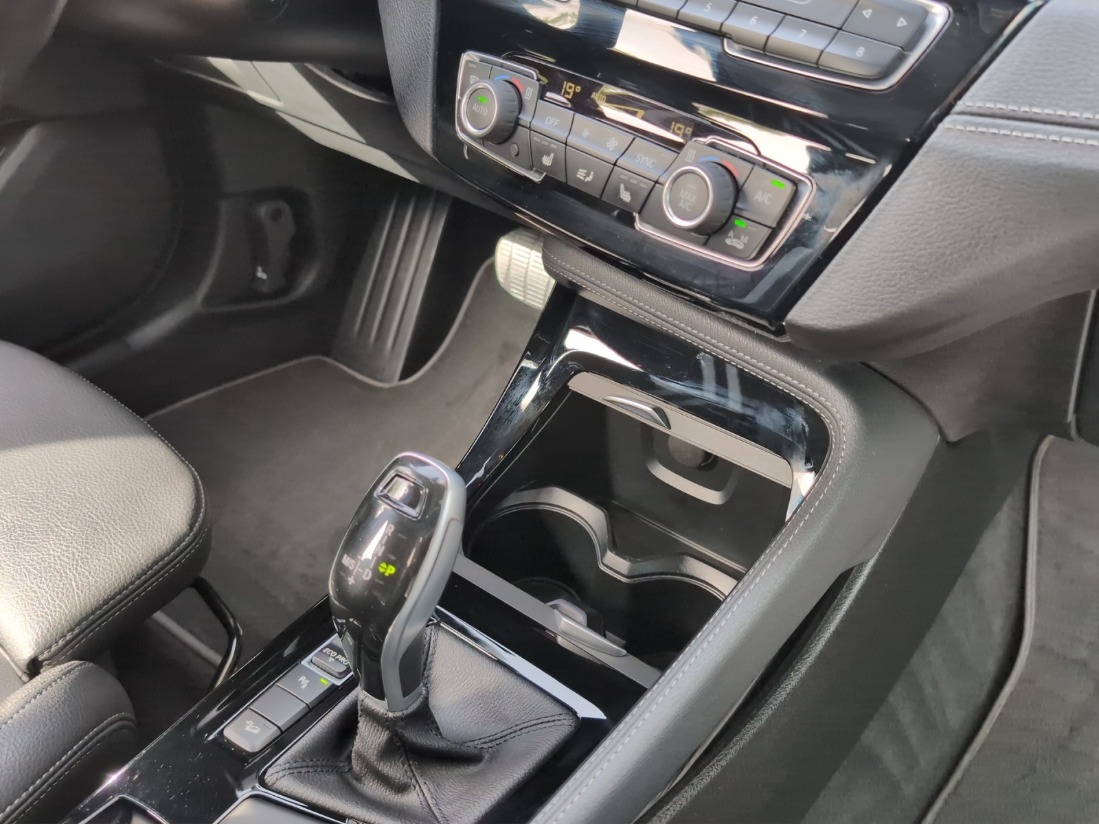 BMW X1 xDrive 18d Sport Line-image-17