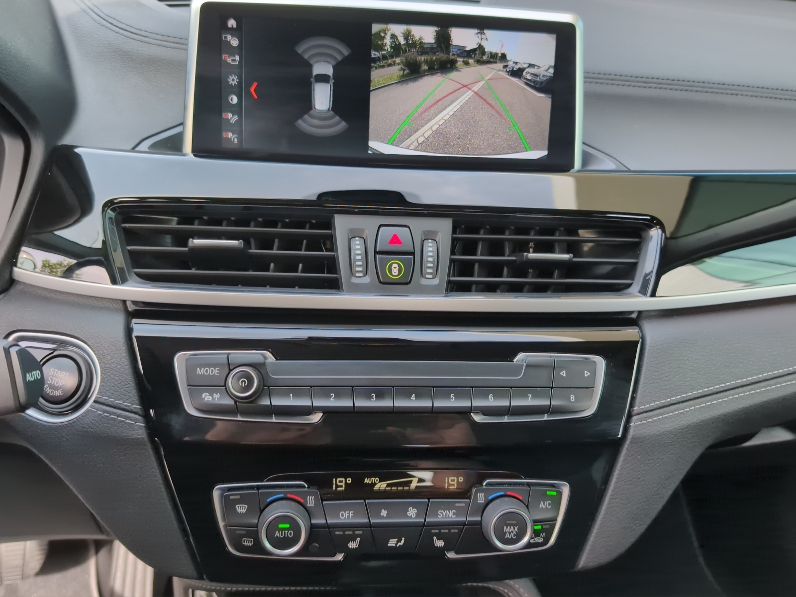 BMW X1 xDrive 18d Sport Line-image-11