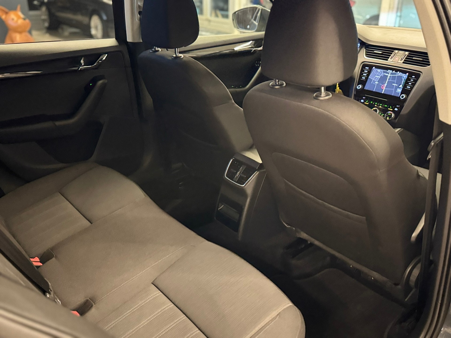SKODA Octavia Combi 2.0 TDI Style 4x4-image-16