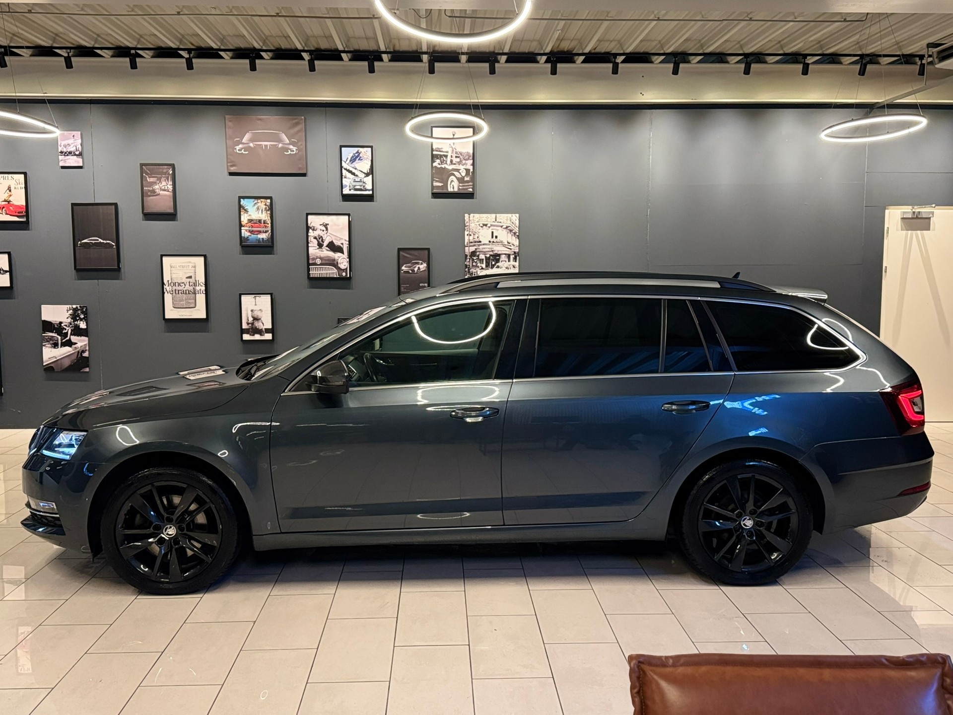 SKODA Octavia Combi 2.0 TDI Style 4x4-image-3