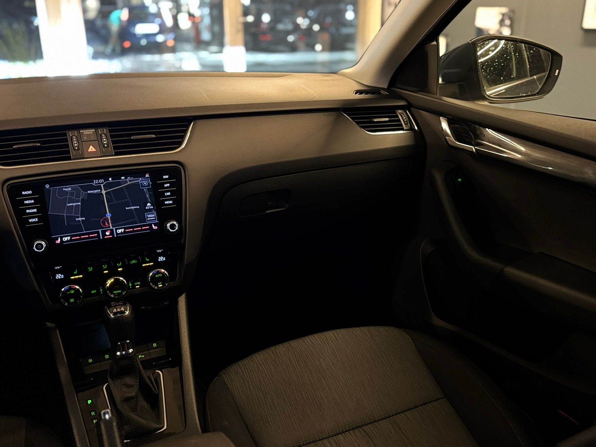 SKODA Octavia Combi 2.0 TDI Style 4x4-image-8