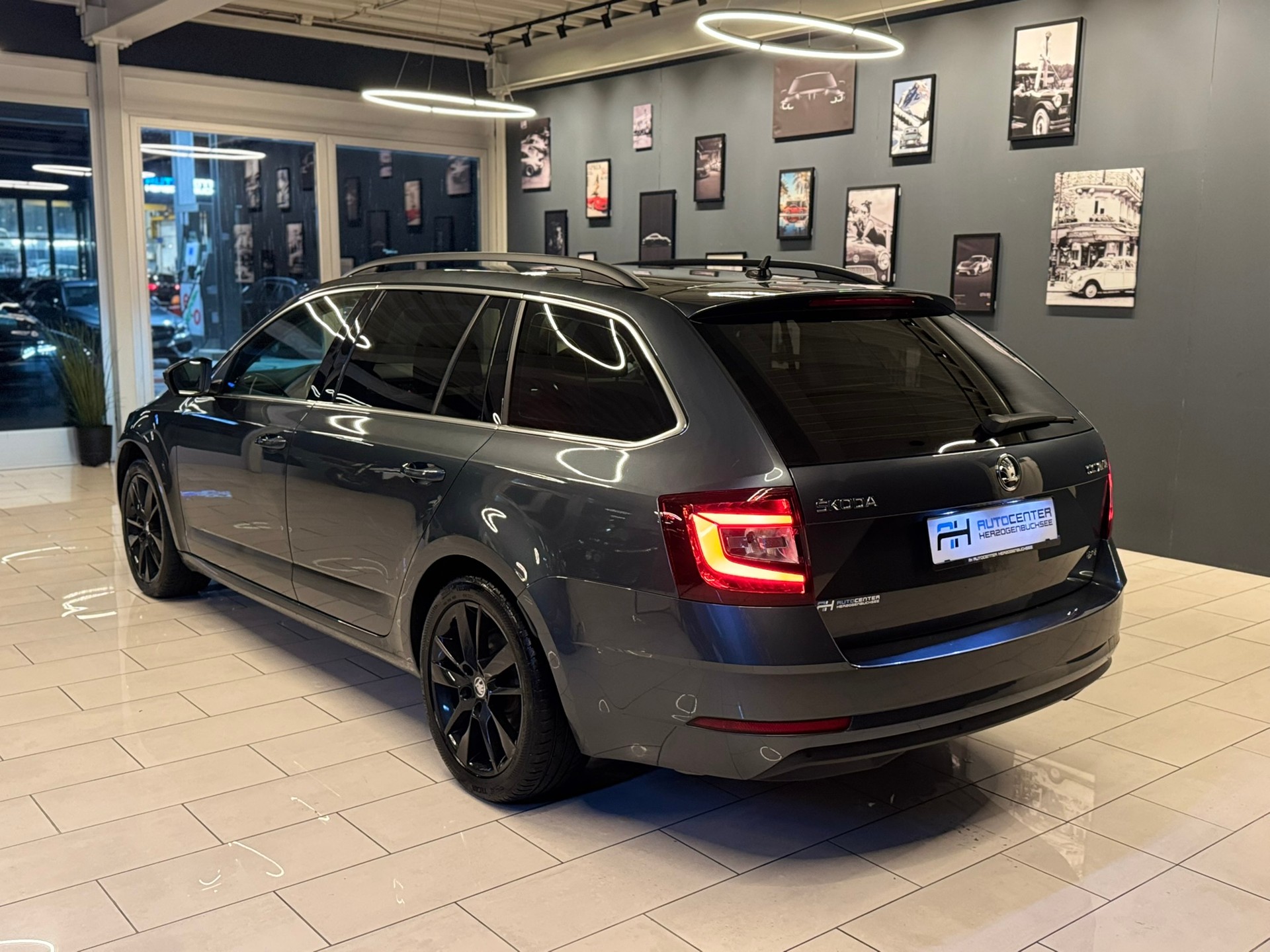 SKODA Octavia Combi 2.0 TDI Style 4x4-image-4