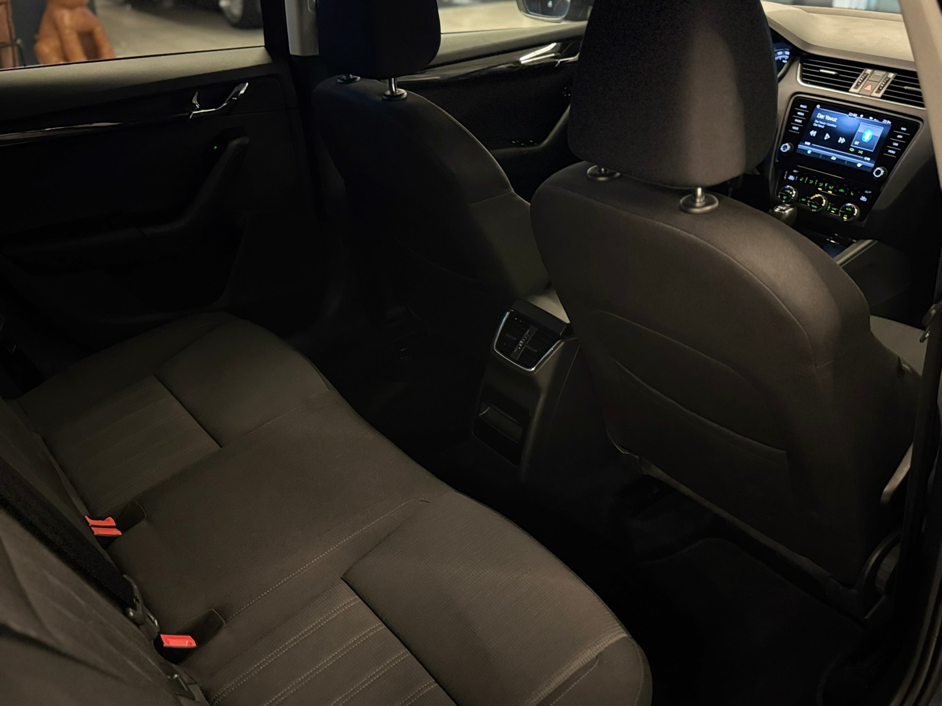 SKODA Octavia Combi 2.0 TDI Style 4x4-image-14