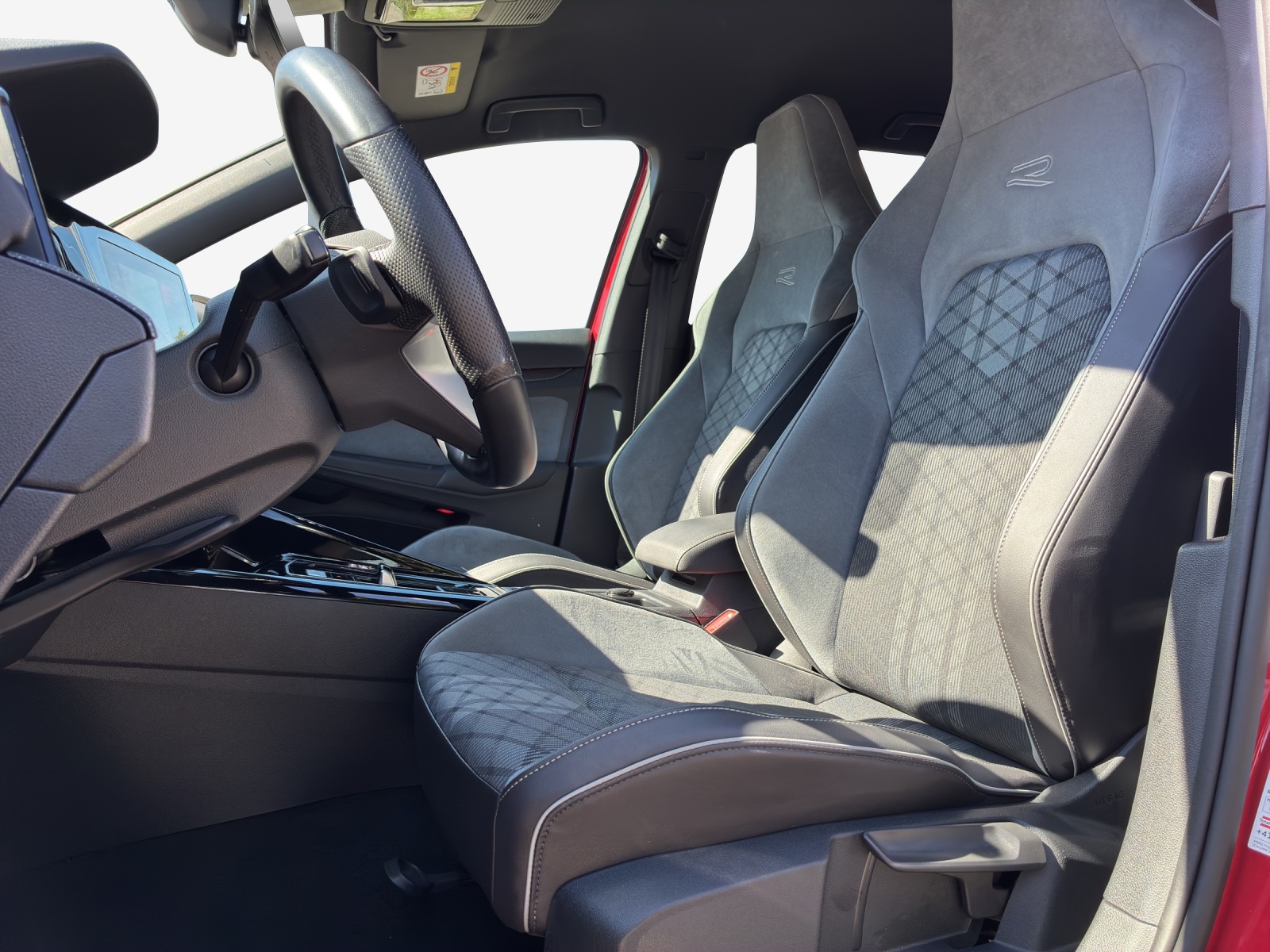 VW Golf Variant 2.0 TSI R-Line DSG-image-7