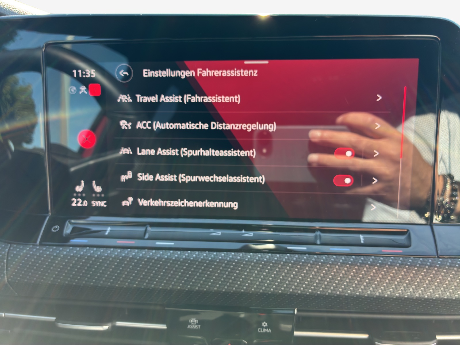 VW Golf Variant 2.0 TSI R-Line DSG-image-13