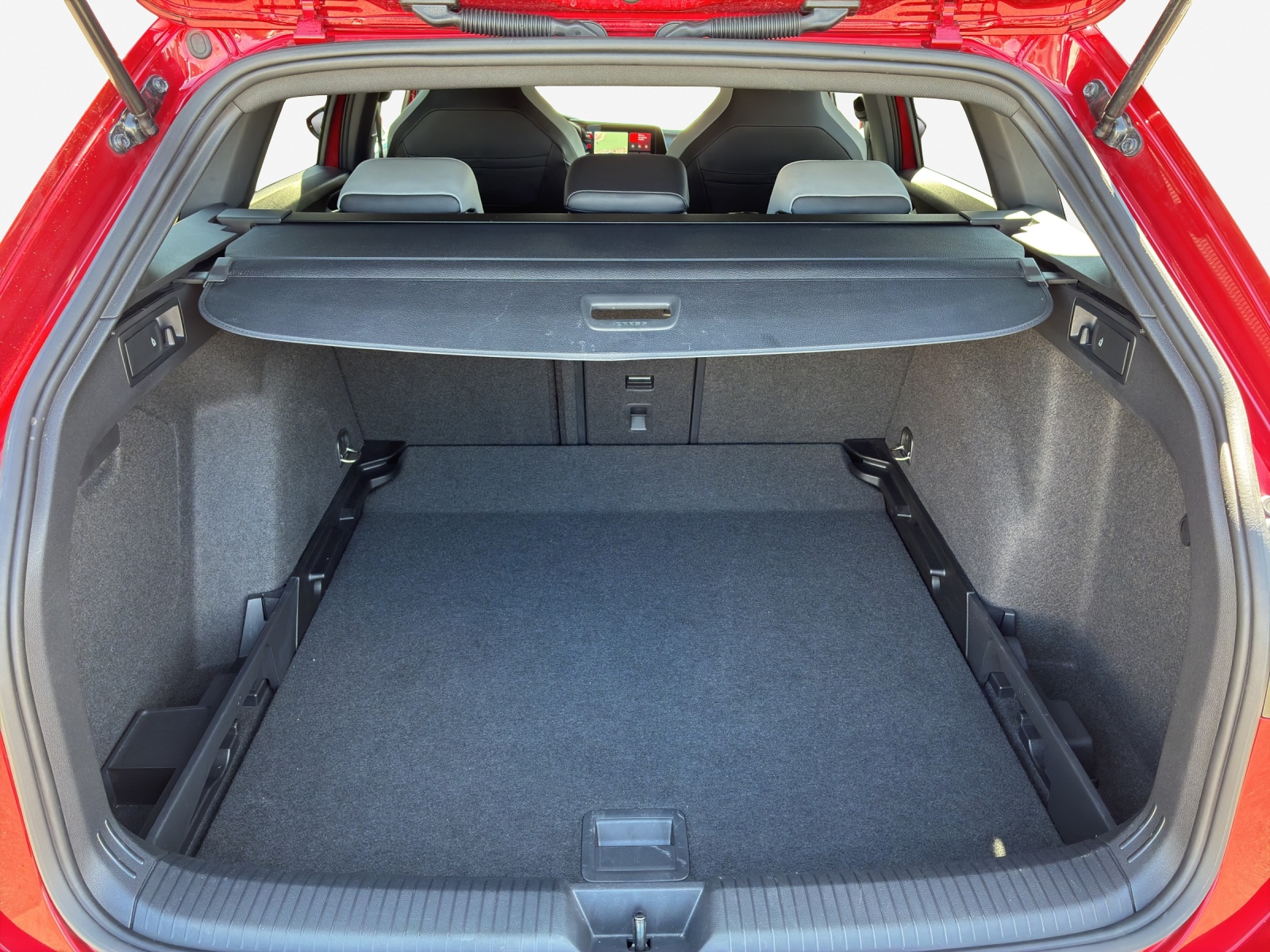 VW Golf Variant 2.0 TSI R-Line DSG-image-12