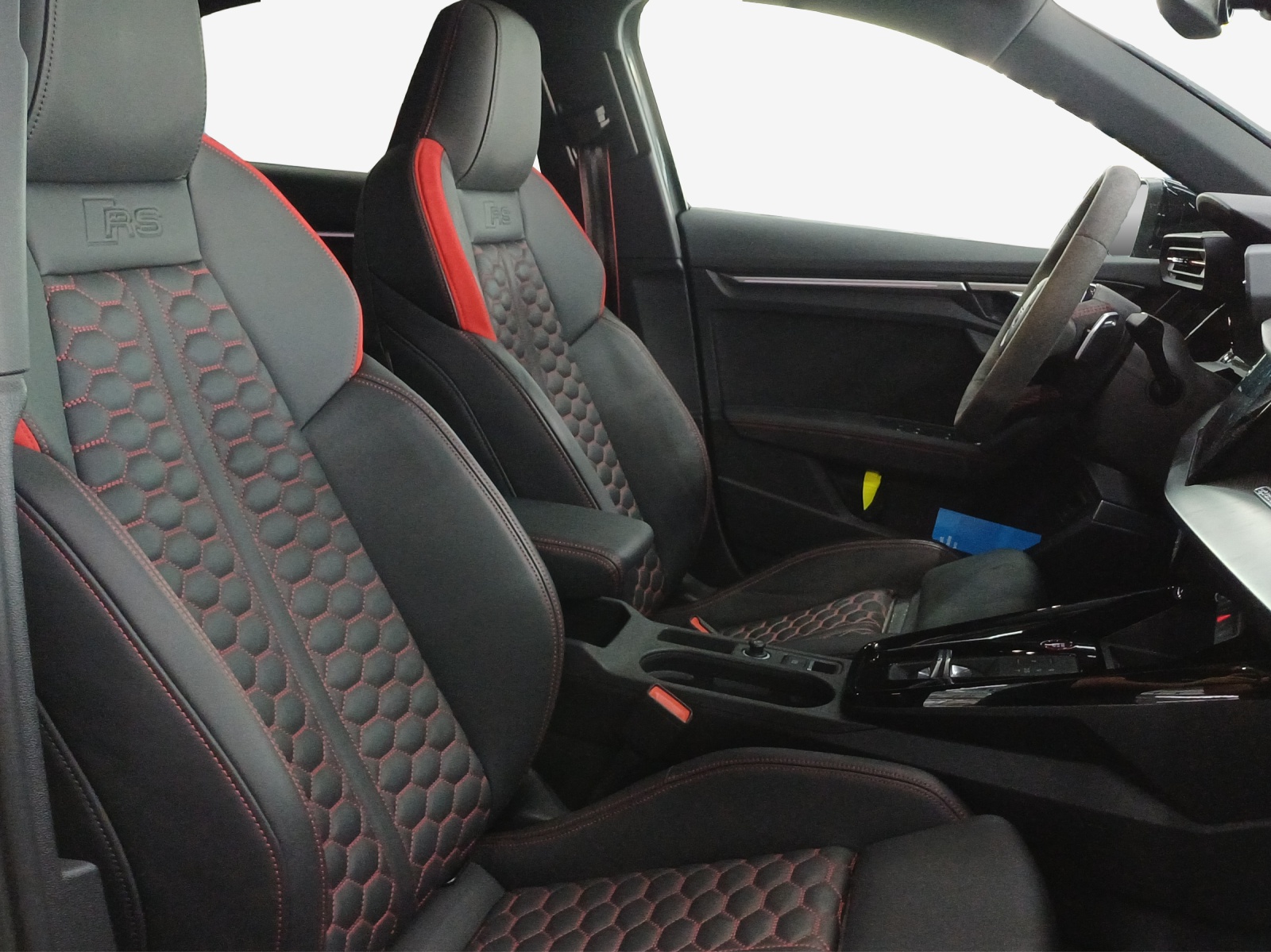 AUDI RS3 Limousine 2.5 TSI quattro S-tronic-image-15
