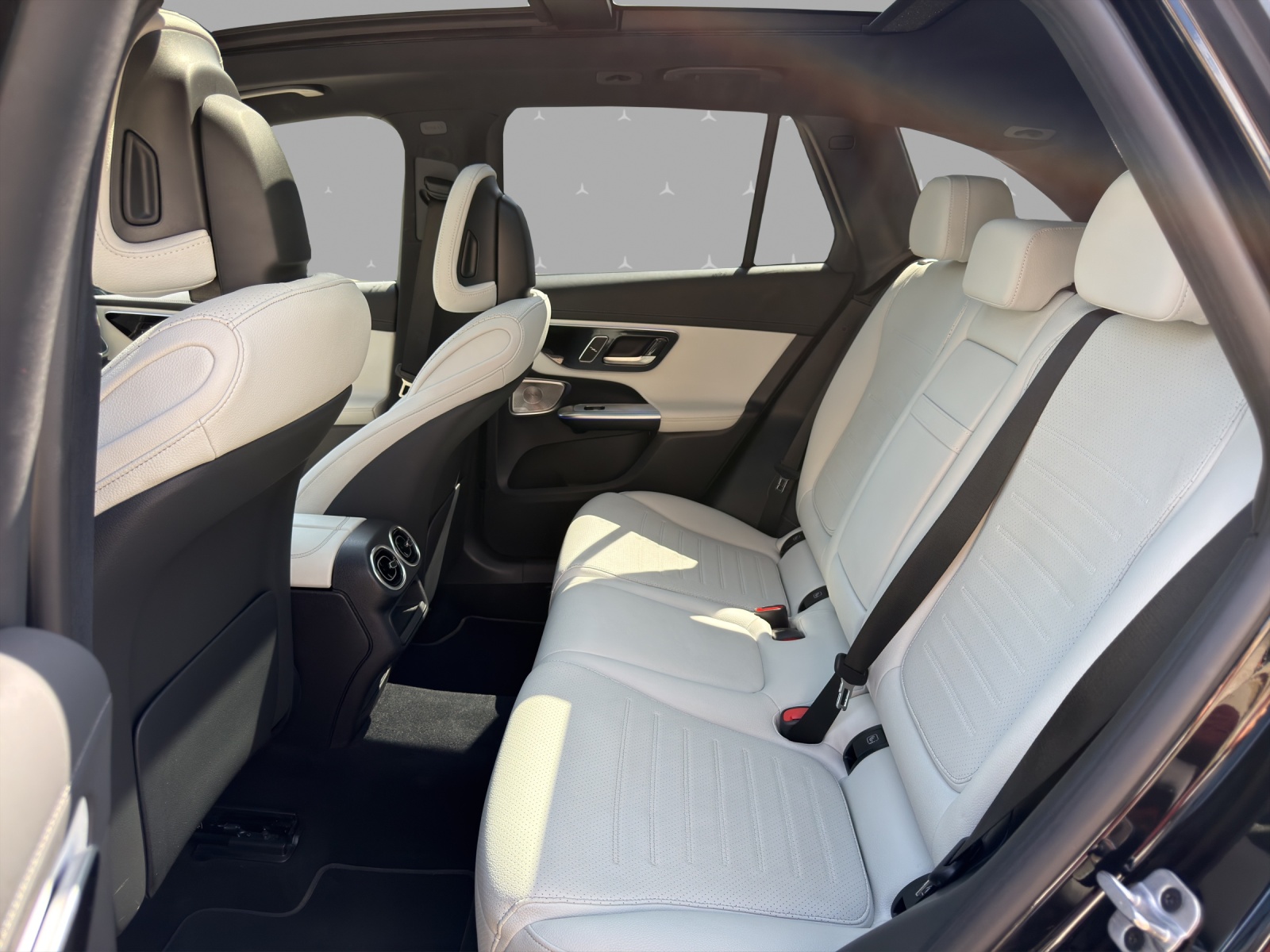 MERCEDES-BENZ GLC 200 4Matic 9G-Tronic-image-13