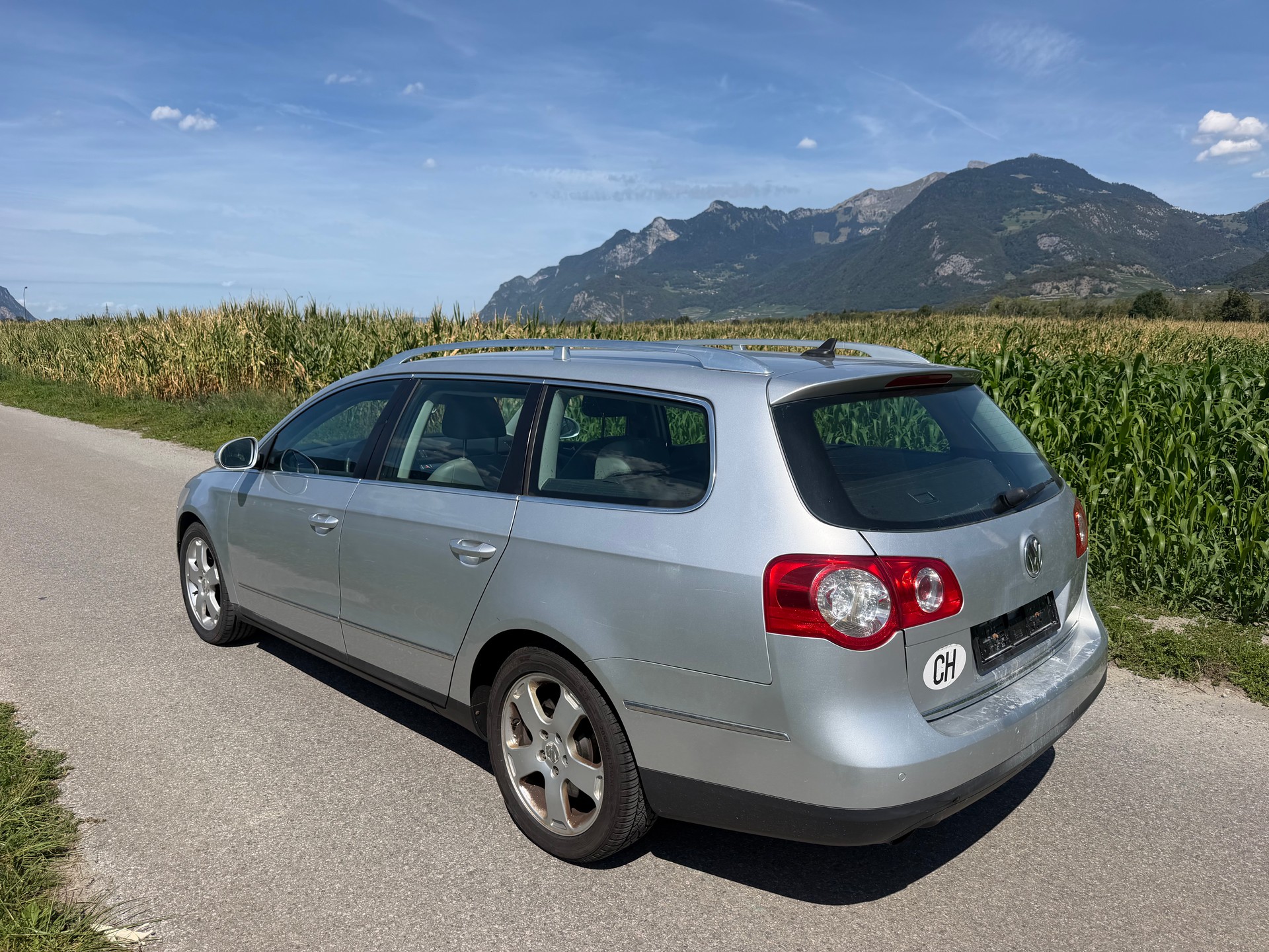 VW Passat Variant 3.2 V6 FSI Sportline 4Motion-image-4