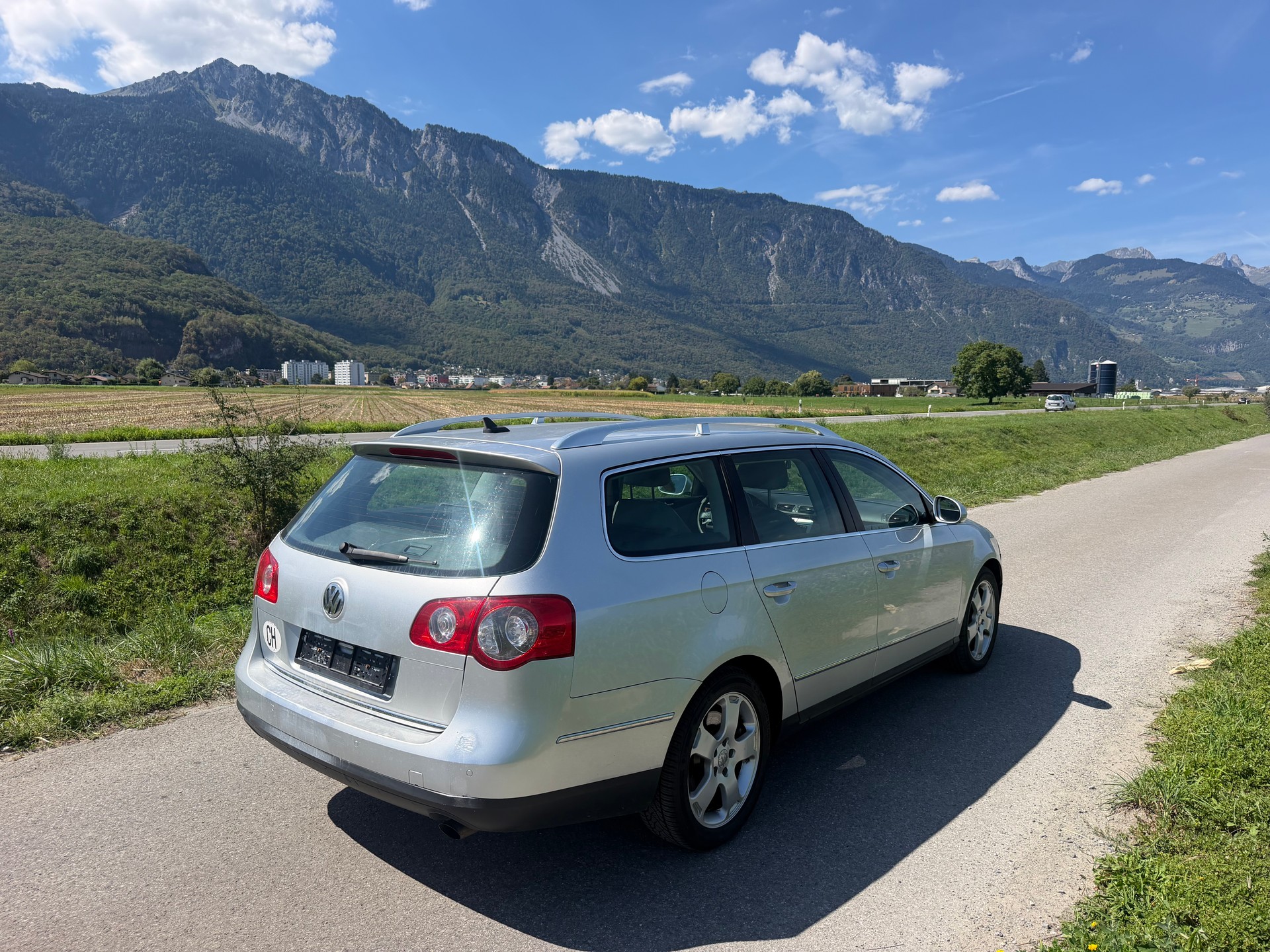 VW Passat Variant 3.2 V6 FSI Sportline 4Motion-image-3