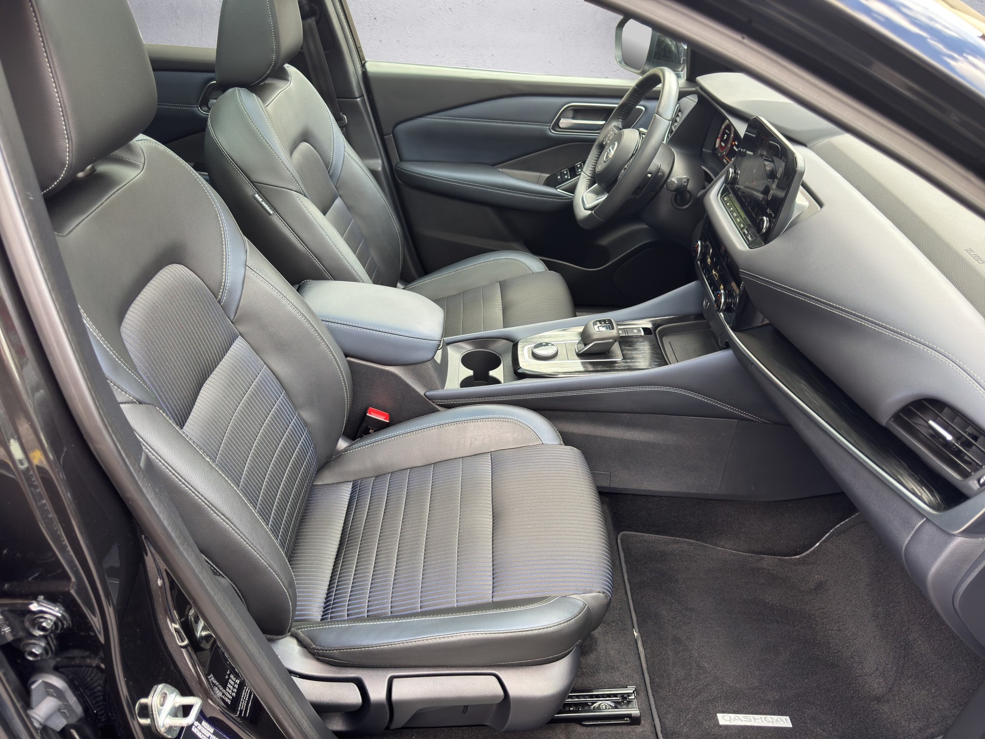NISSAN Qashqai 1.3MHEV Tekna 4x4-image-16