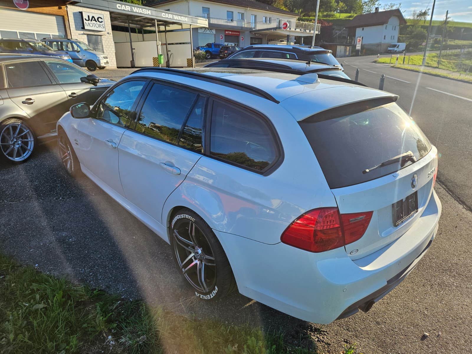 BMW 335i xDrive Touring-image-1