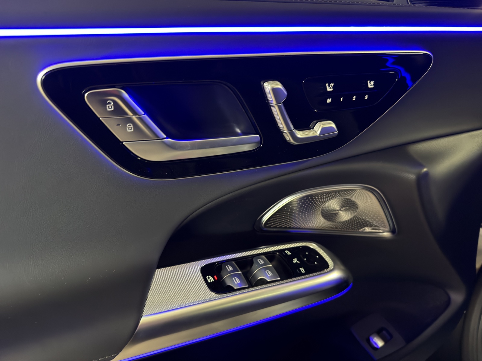 MERCEDES-BENZ E 450 d 4MATIC Limousine-image-10
