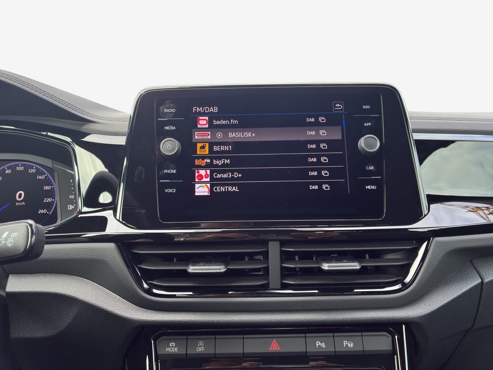 VW T-Roc Cabriolet 1.5 TSI EVO R-Line DSG-image-15