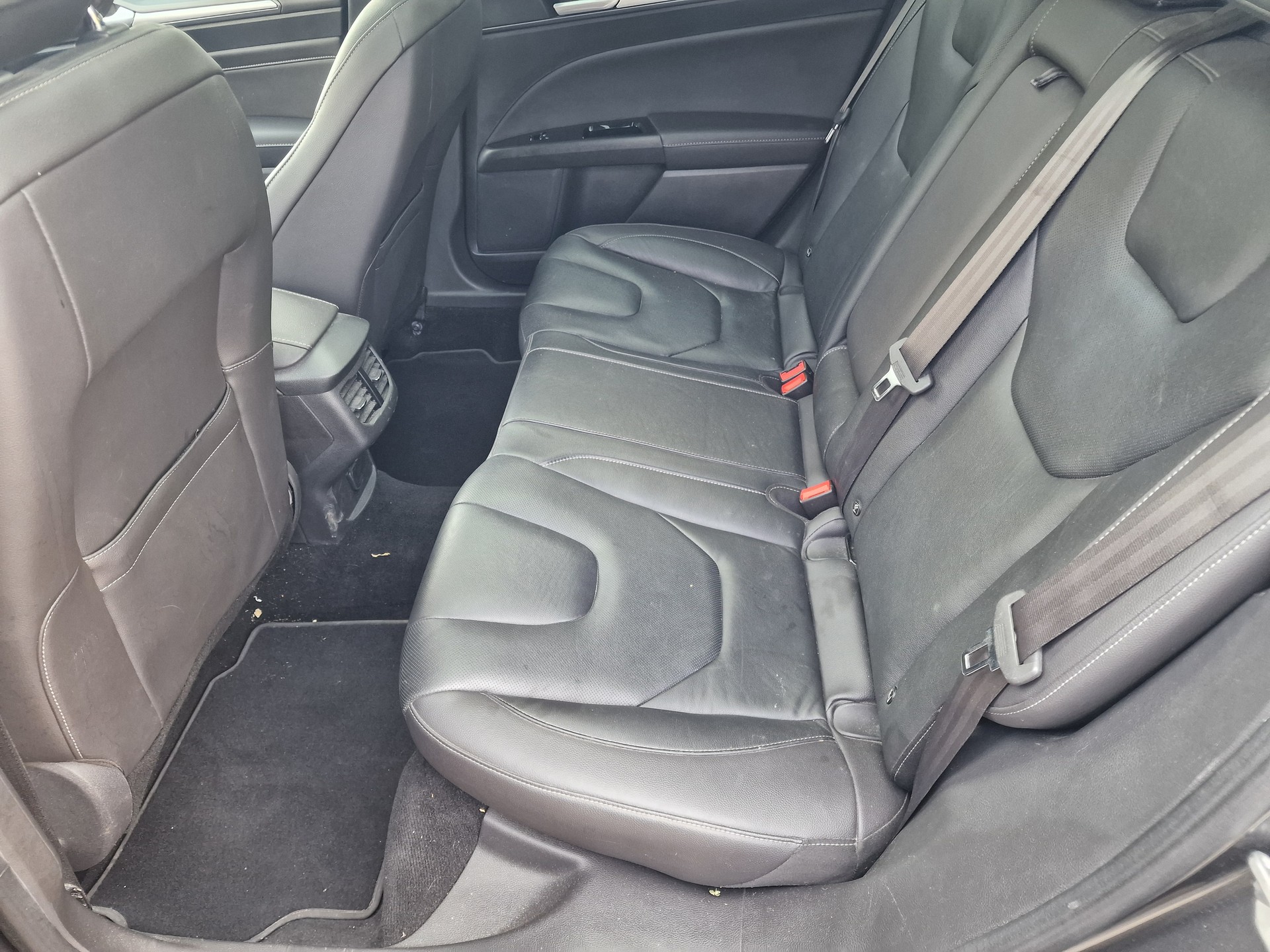 FORD Mondeo 2.0 TDCi Titanium AWD PowerShift-image-8