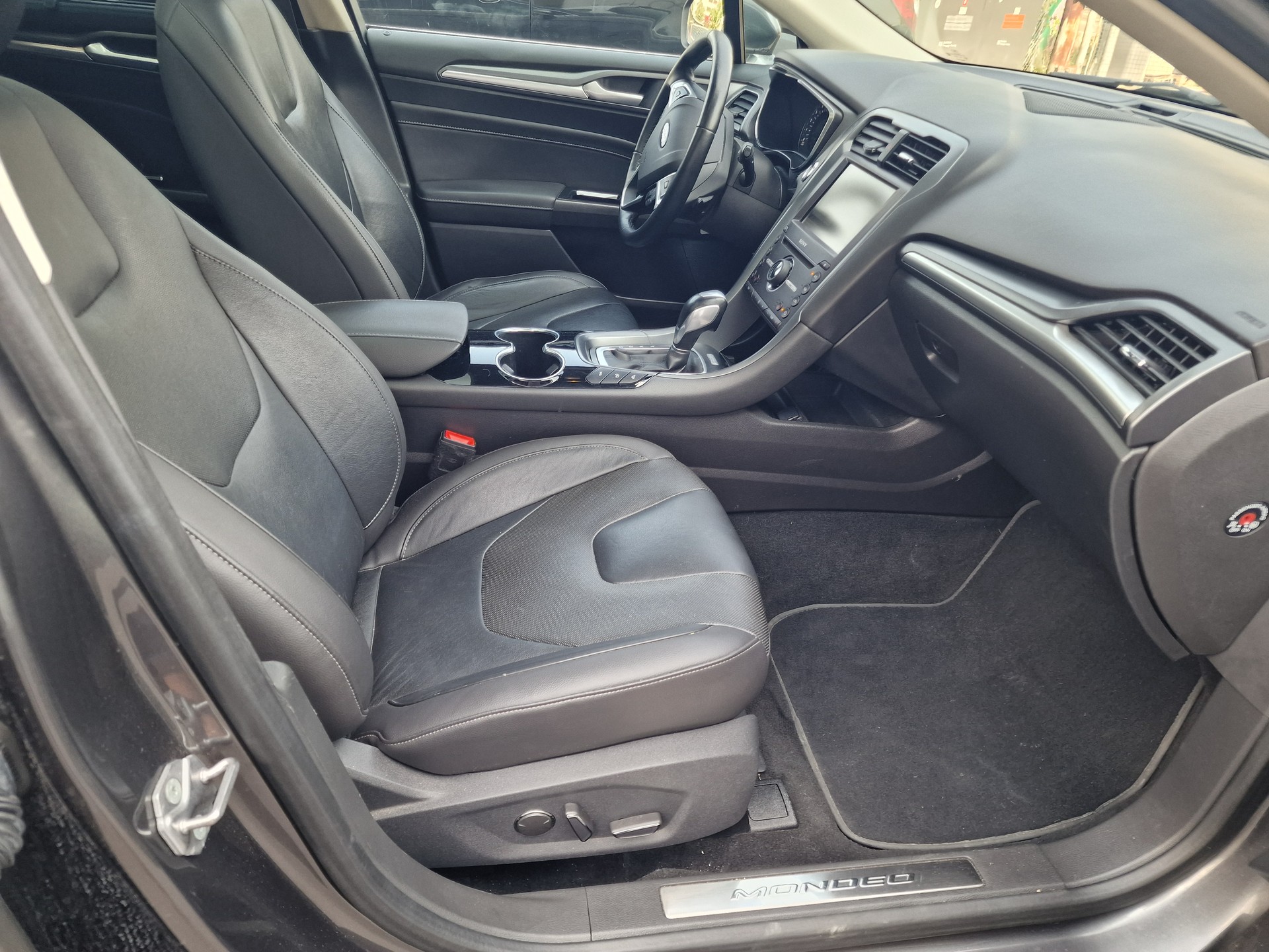 FORD Mondeo 2.0 TDCi Titanium AWD PowerShift-image-10