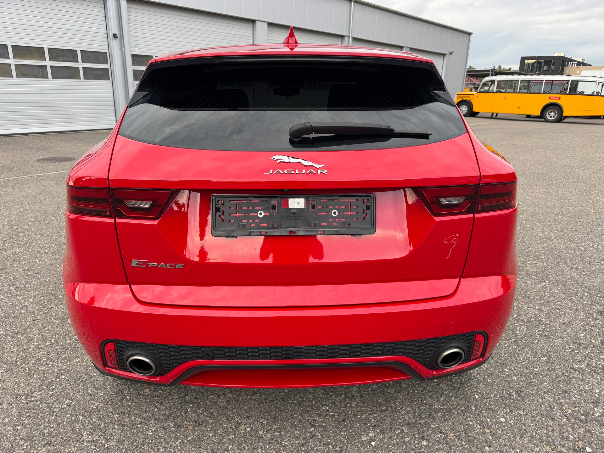 JAGUAR 2.0 D 180 R-Dynamic S AWD-image-5