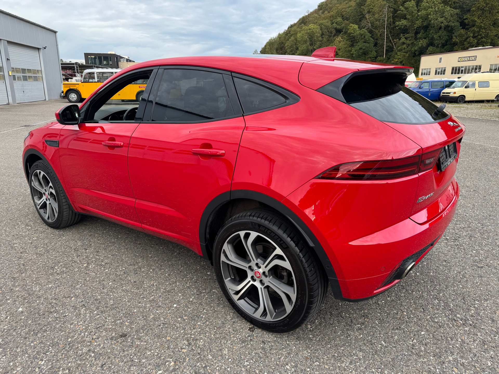 JAGUAR 2.0 D 180 R-Dynamic S AWD-image-6