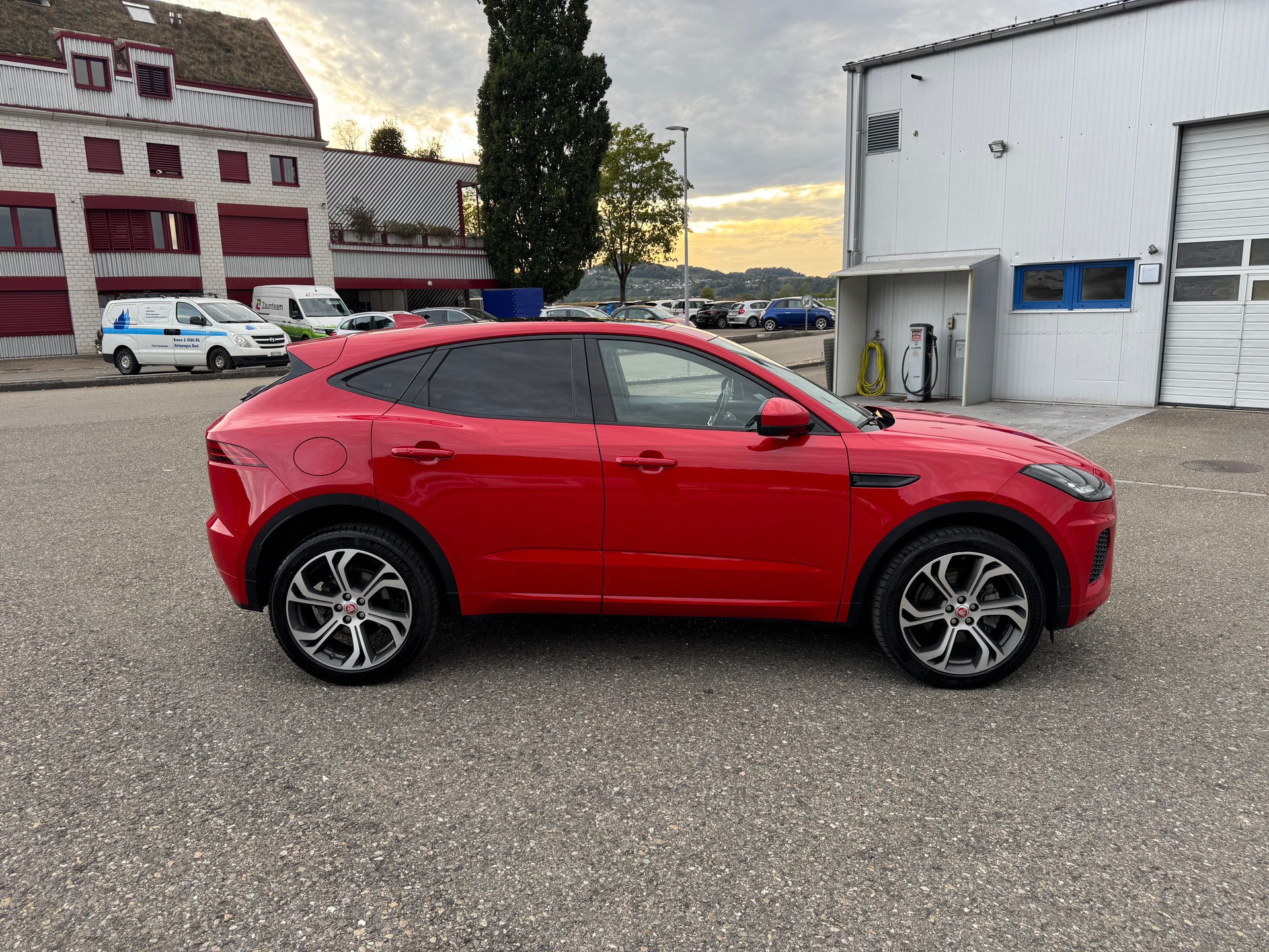 JAGUAR 2.0 D 180 R-Dynamic S AWD-image-3