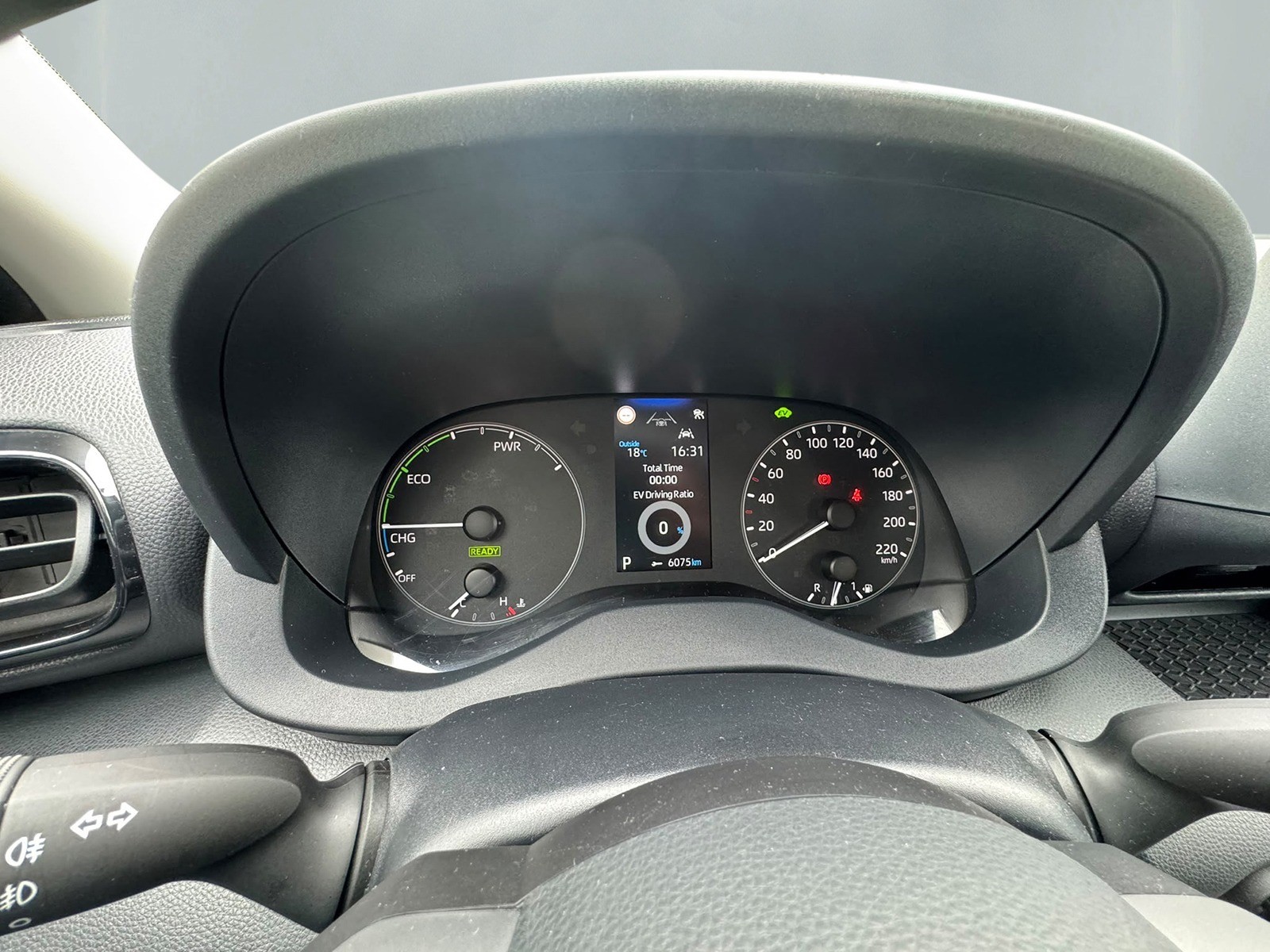 TOYOTA Yaris 1.5 Comfort e-CVT-image-9
