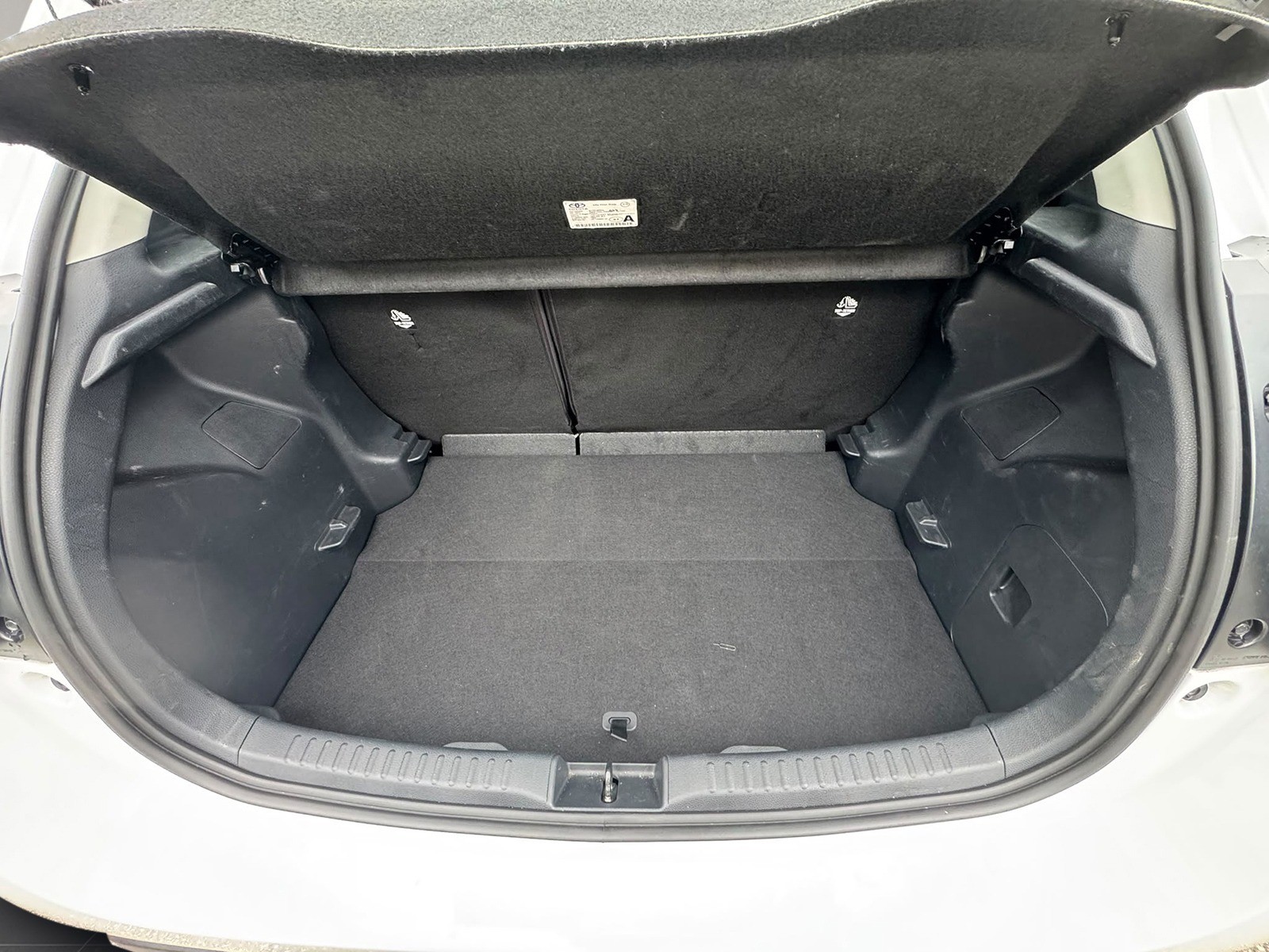 TOYOTA Yaris 1.5 Comfort e-CVT-image-4