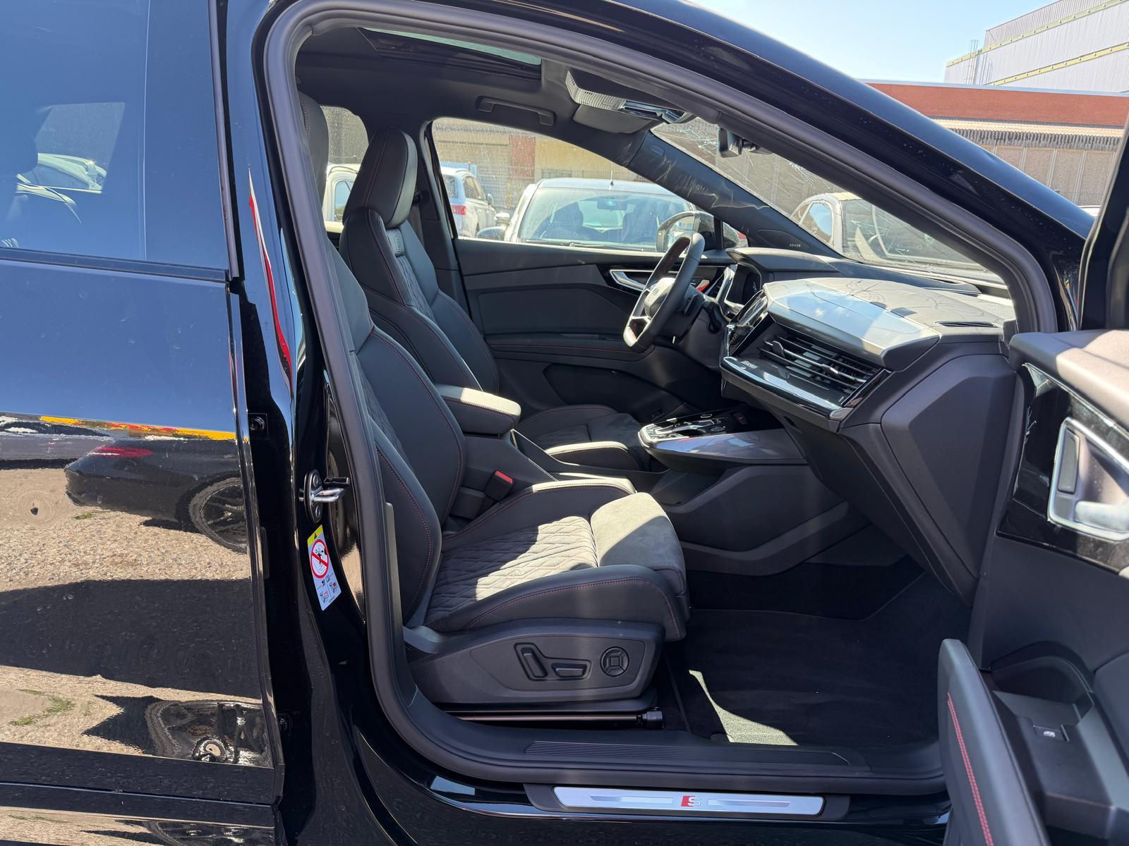 AUDI Q4 e-tron 45 S-Line quattro-image-7