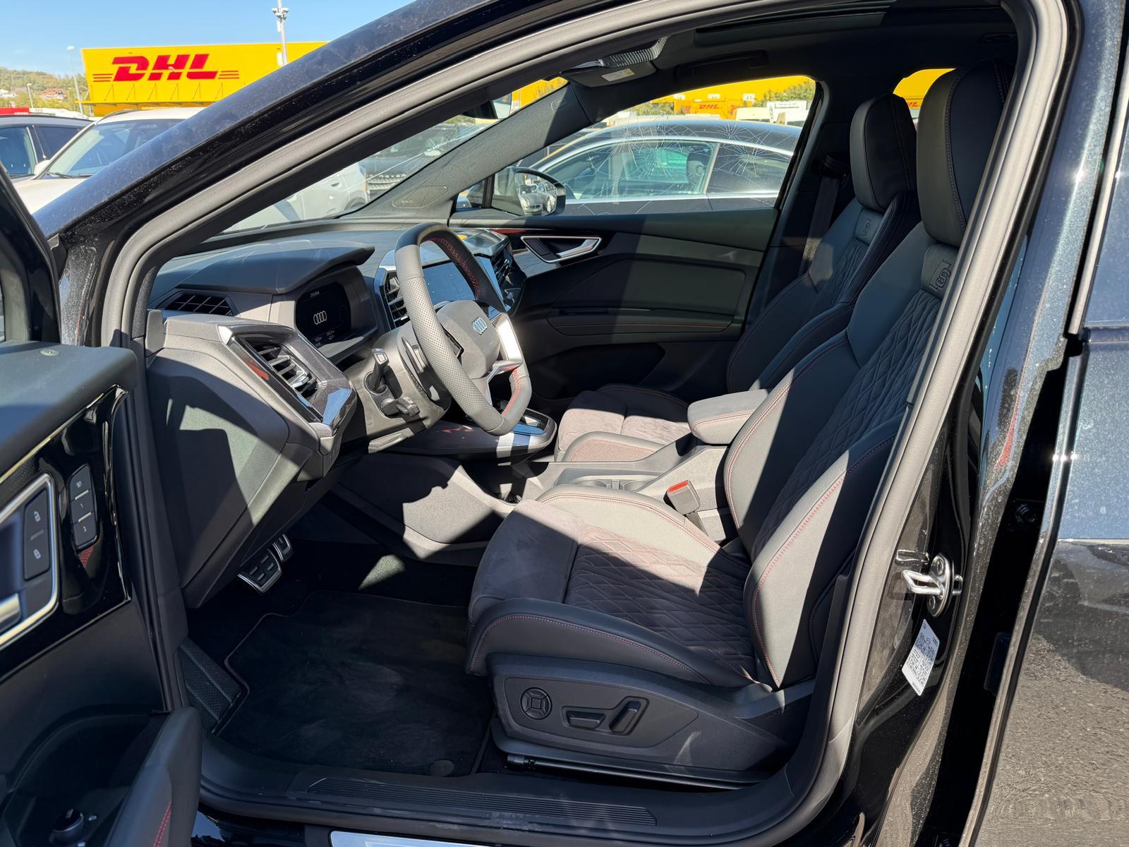 AUDI Q4 e-tron 45 S-Line quattro-image-8