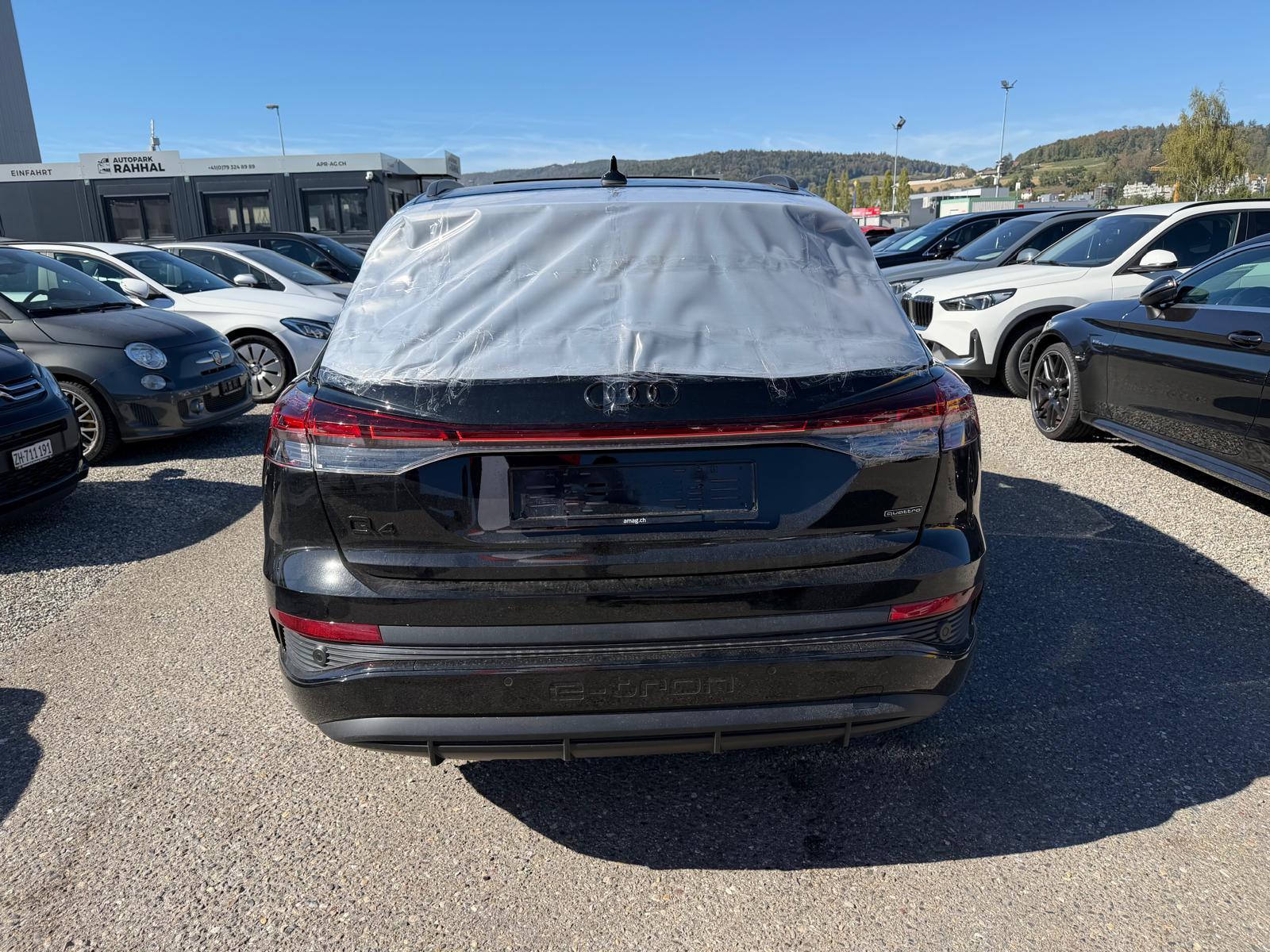 AUDI Q4 e-tron 45 S-Line quattro-image-4