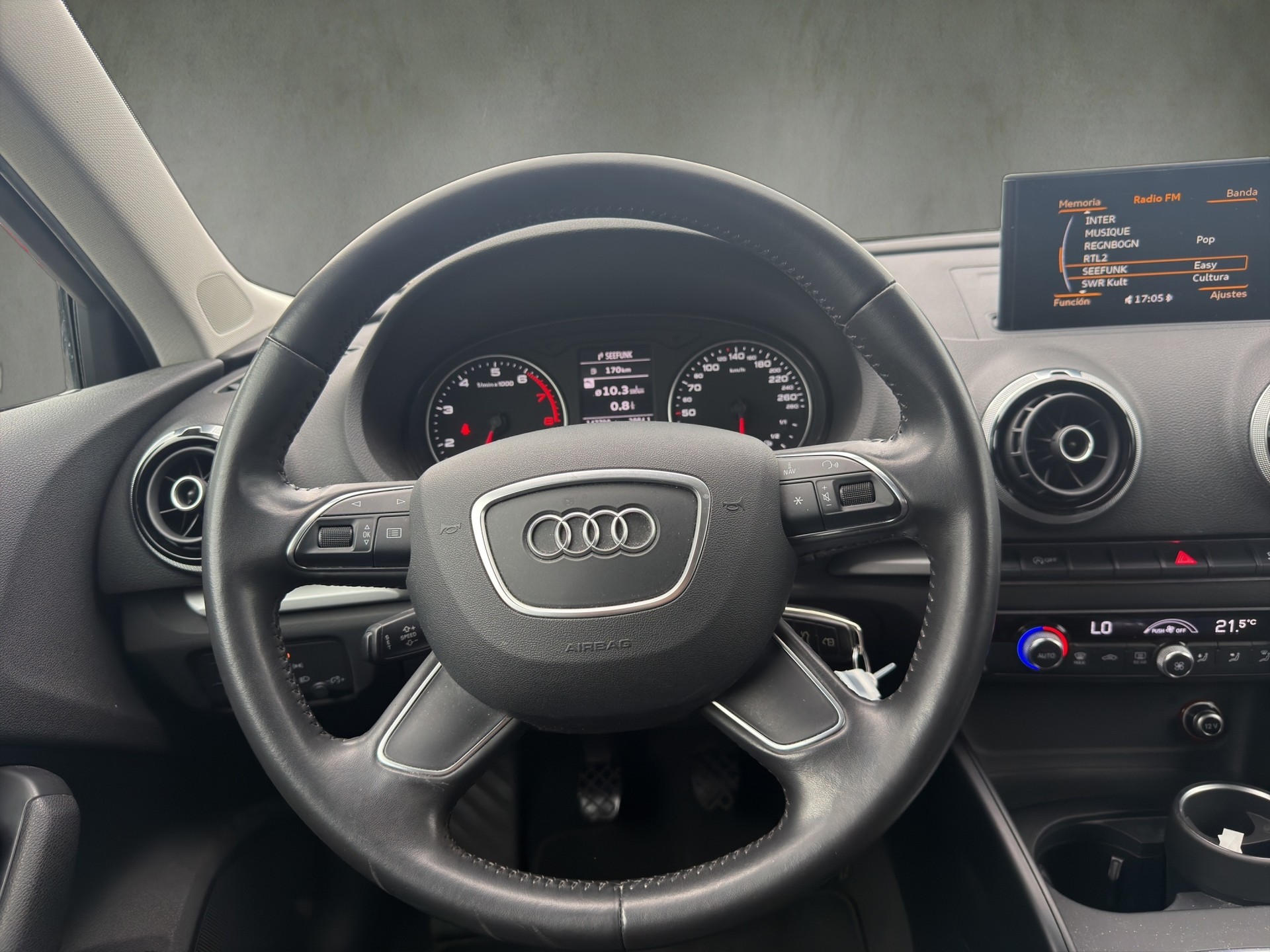 AUDI A3 Sportback 1.2 TFSI Attraction-image-12