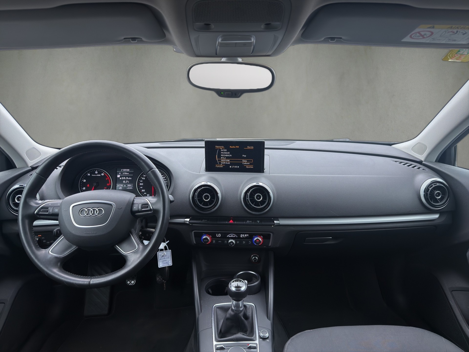 AUDI A3 Sportback 1.2 TFSI Attraction-image-9