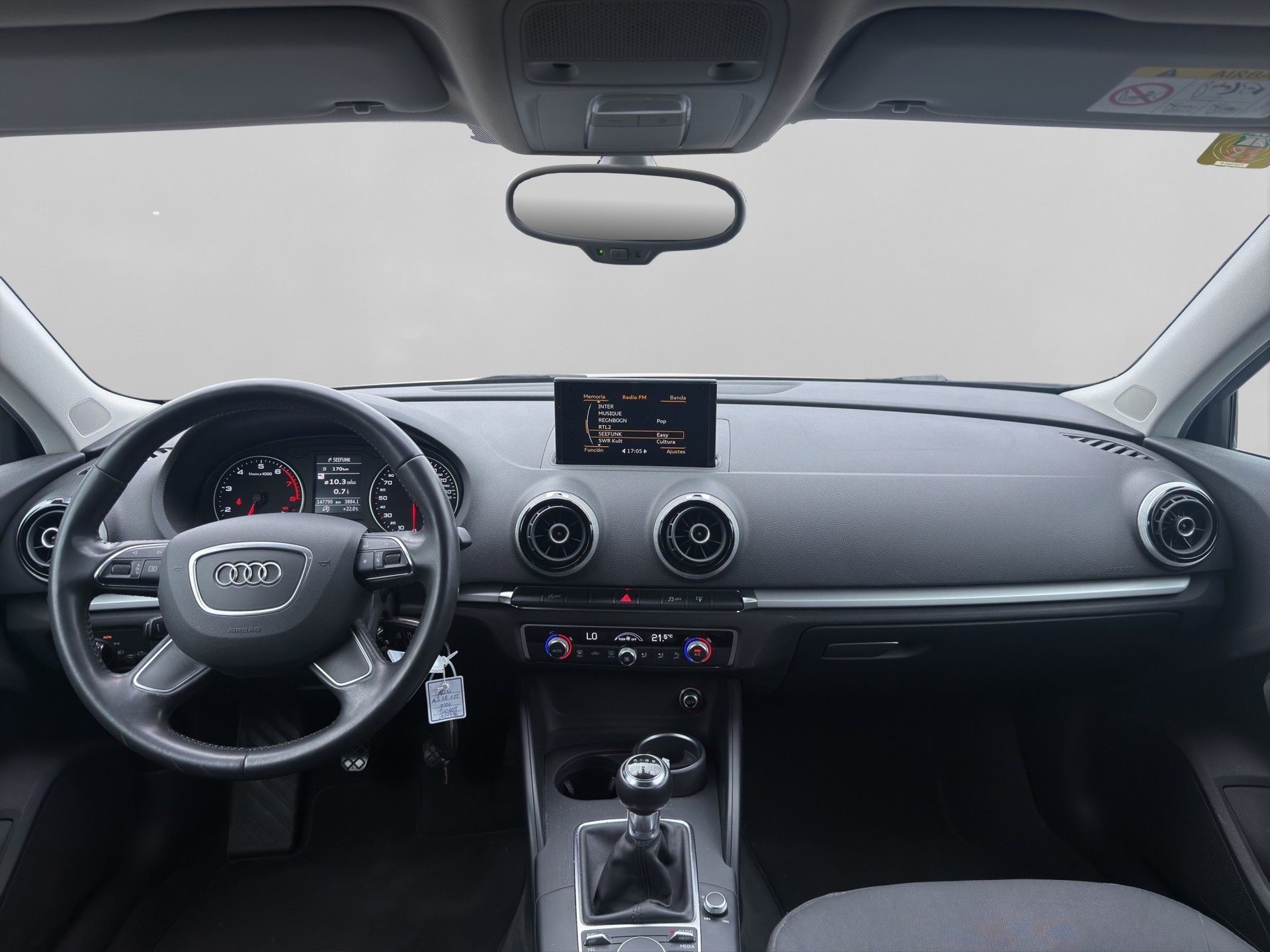AUDI A3 Sportback 1.2 TFSI Attraction-image-9