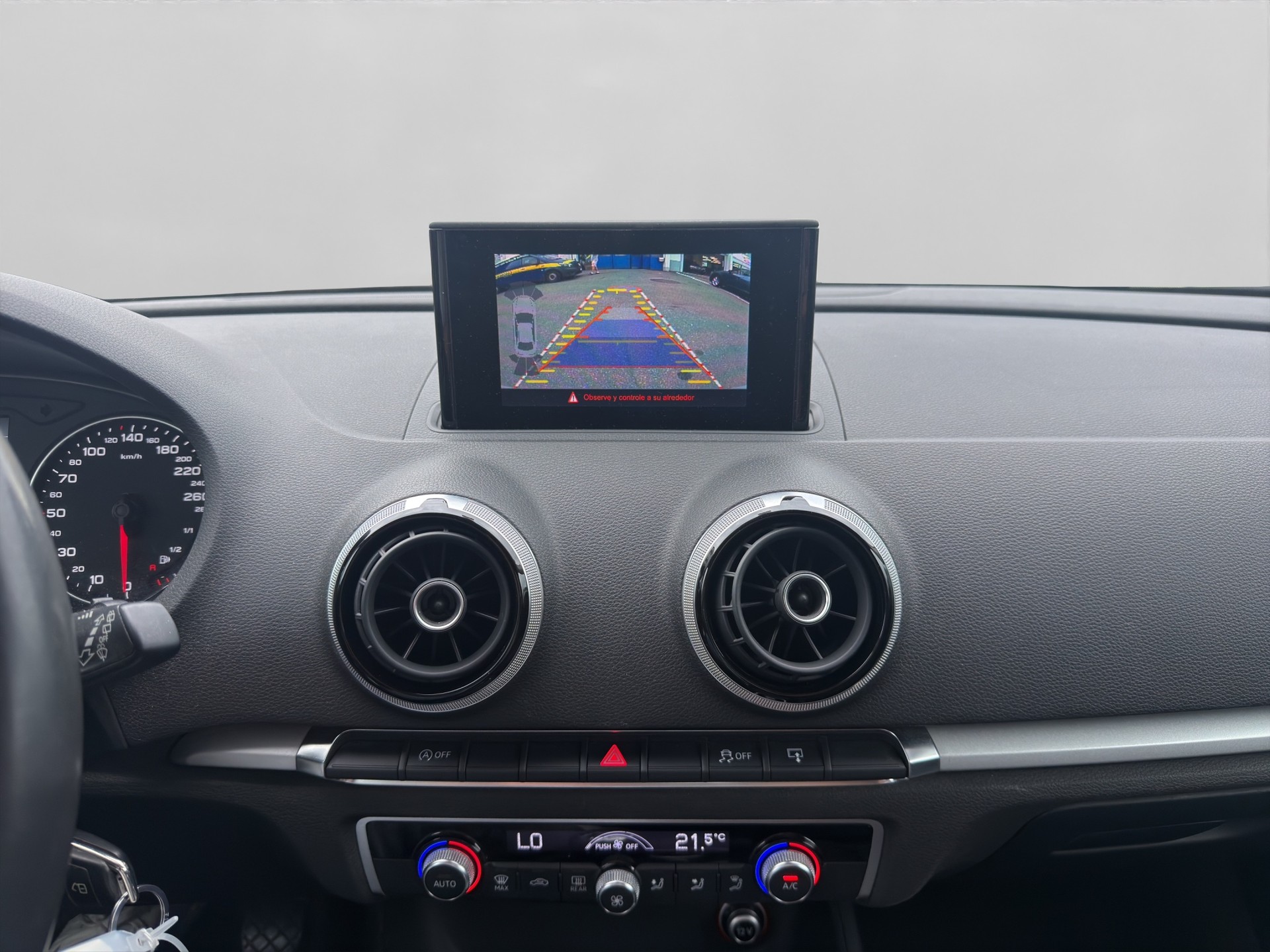 AUDI A3 Sportback 1.2 TFSI Attraction-image-10