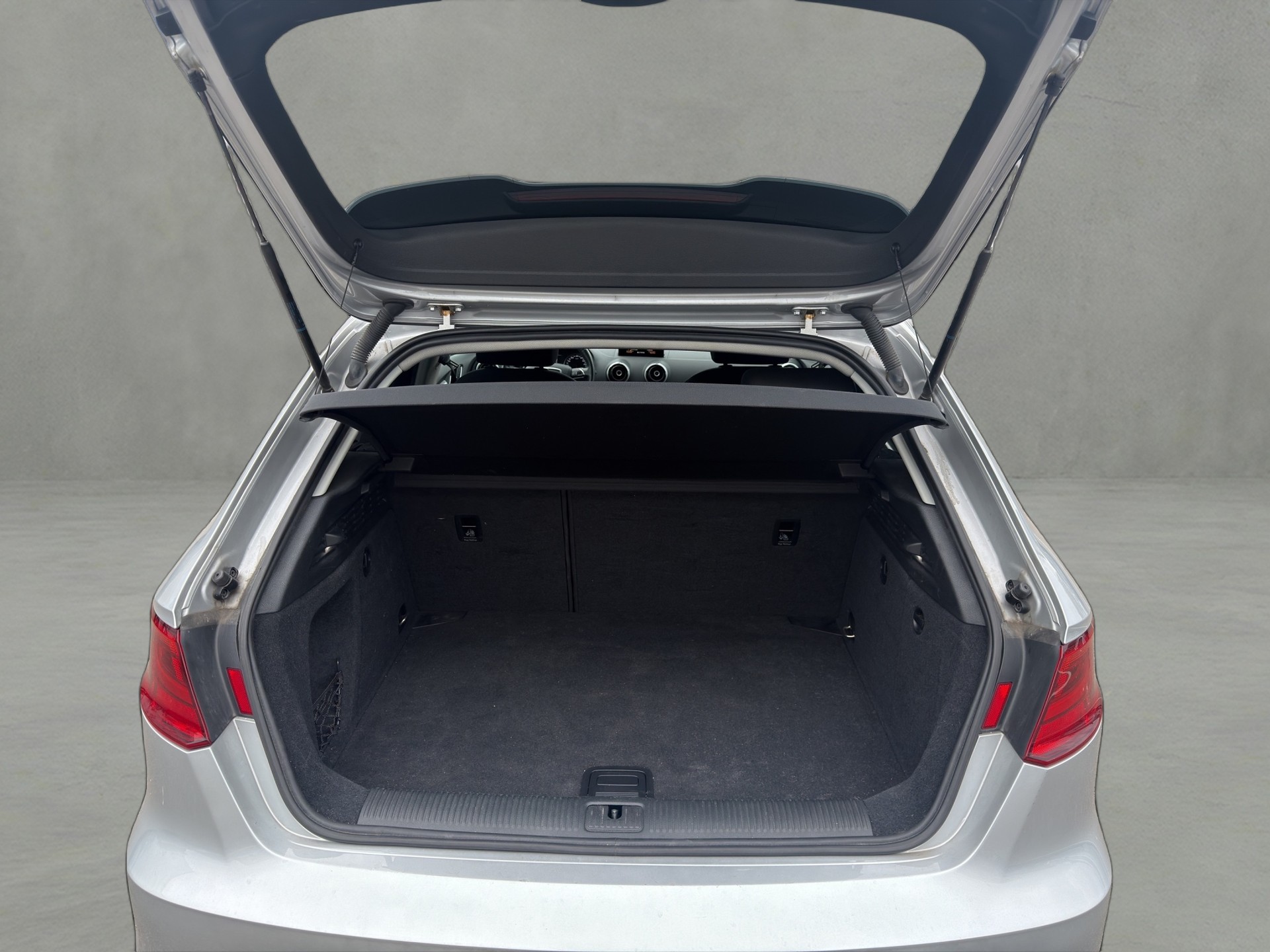 AUDI A3 Sportback 1.2 TFSI Attraction-image-13